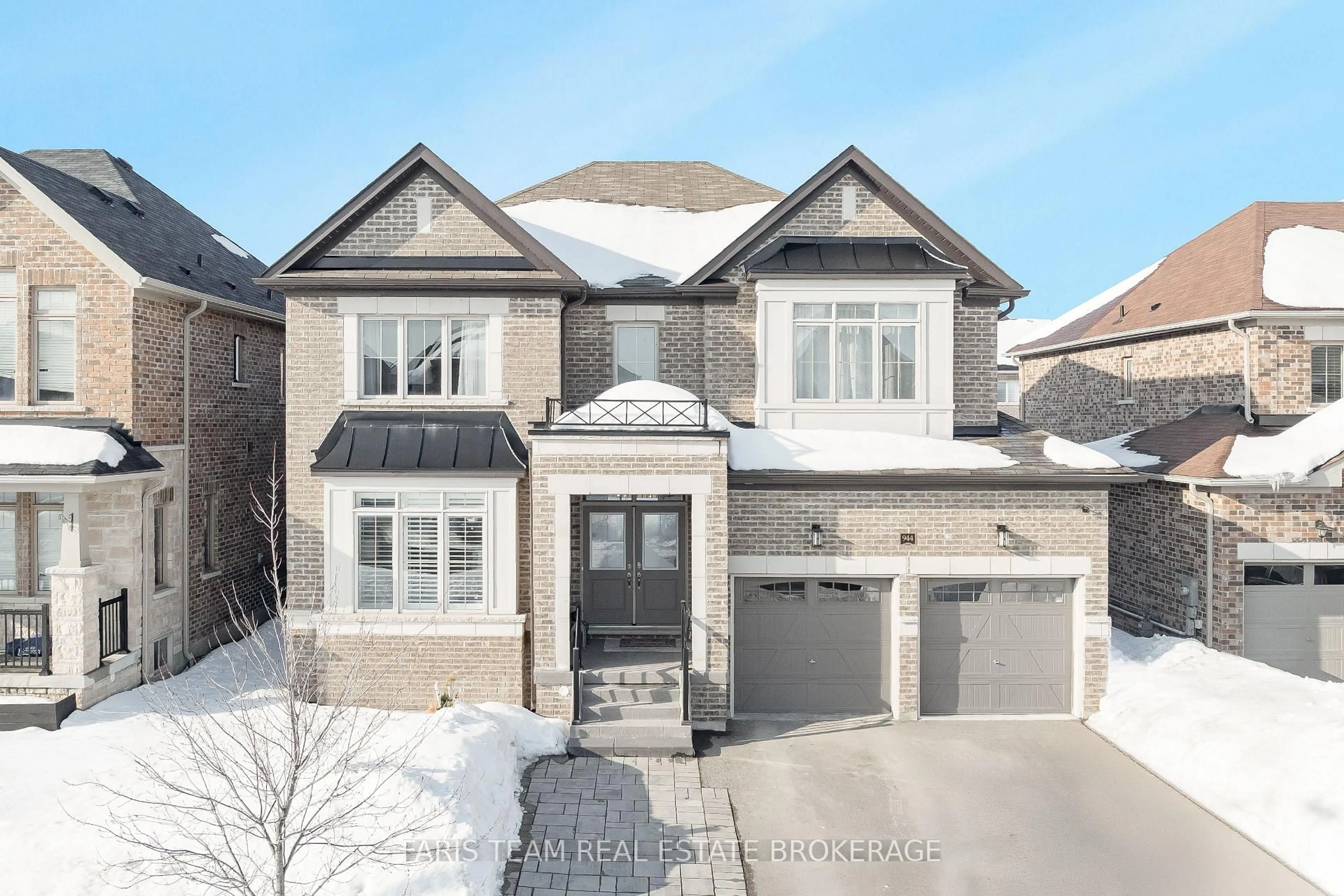 Home with brick exterior material, street for 944 Larter St, Innisfil Ontario L9S 0N4