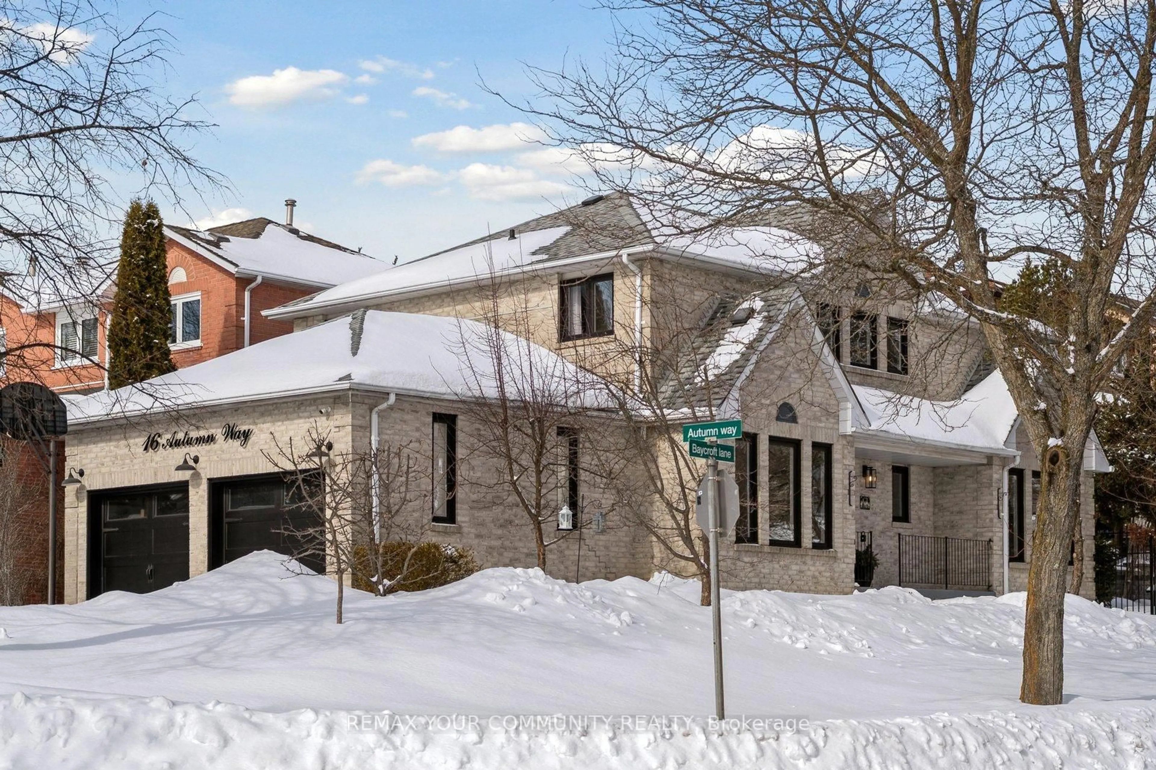 Home with brick exterior material, street for 16 Autumn Way, Aurora Ontario L4G 4P1