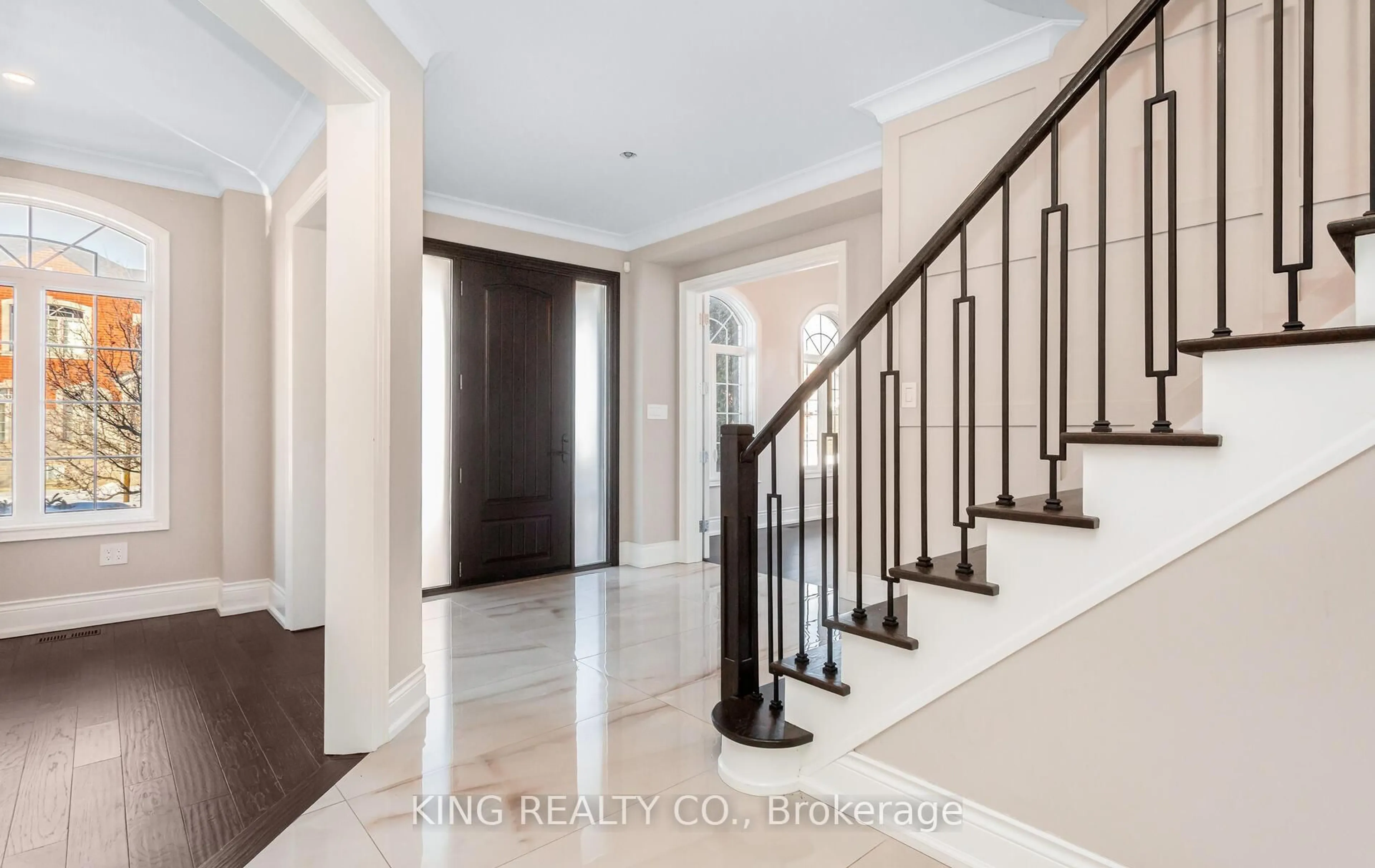 Indoor entryway for 101 Ascalon Dr, Vaughan Ontario L6A 0M4