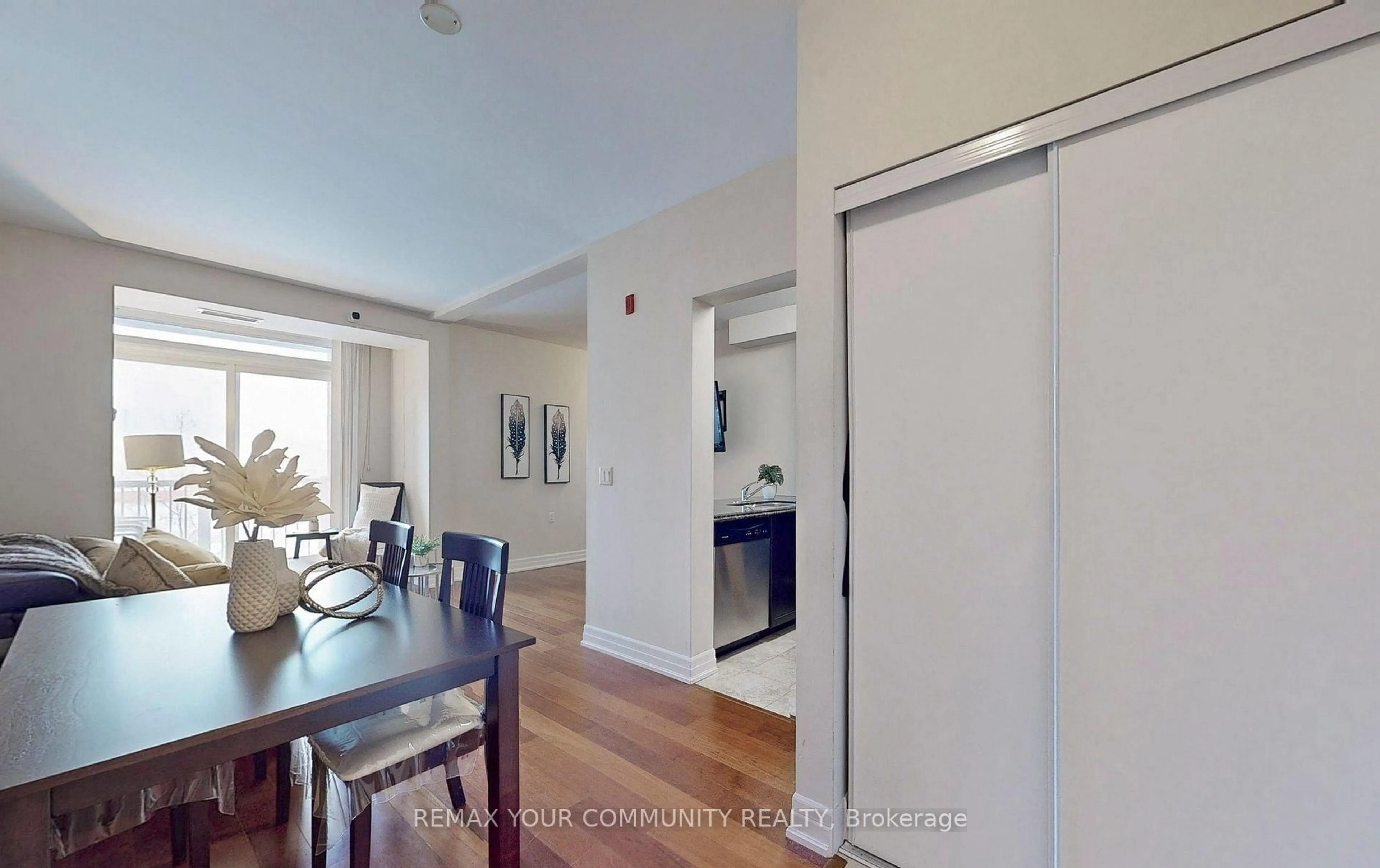 Unknown for 15450 Yonge St #205, Aurora Ontario L4G 0K1