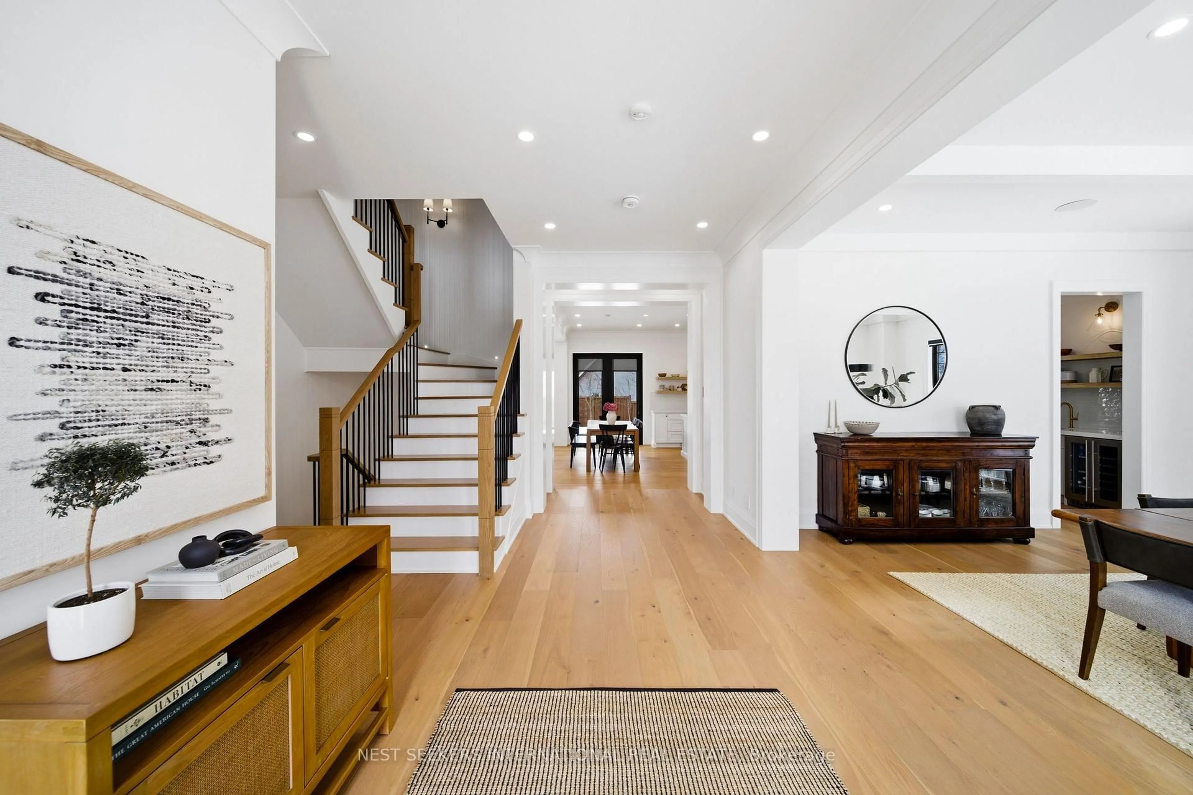 Indoor entryway for 26 Royal Ave, King Ontario L0G 1N0