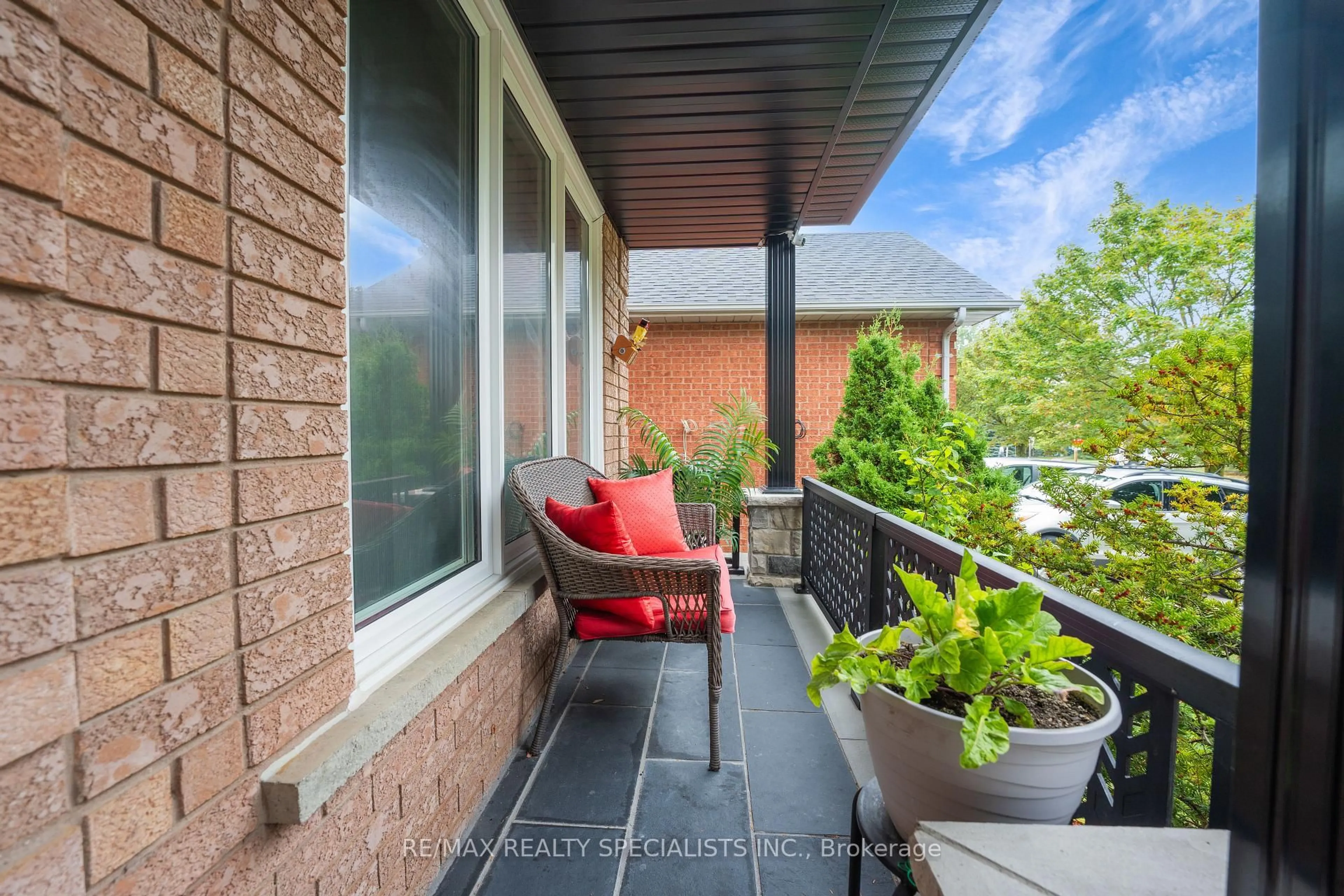 Patio, street for 36 Devonsleigh Blvd, Richmond Hill Ontario L4S 1H4