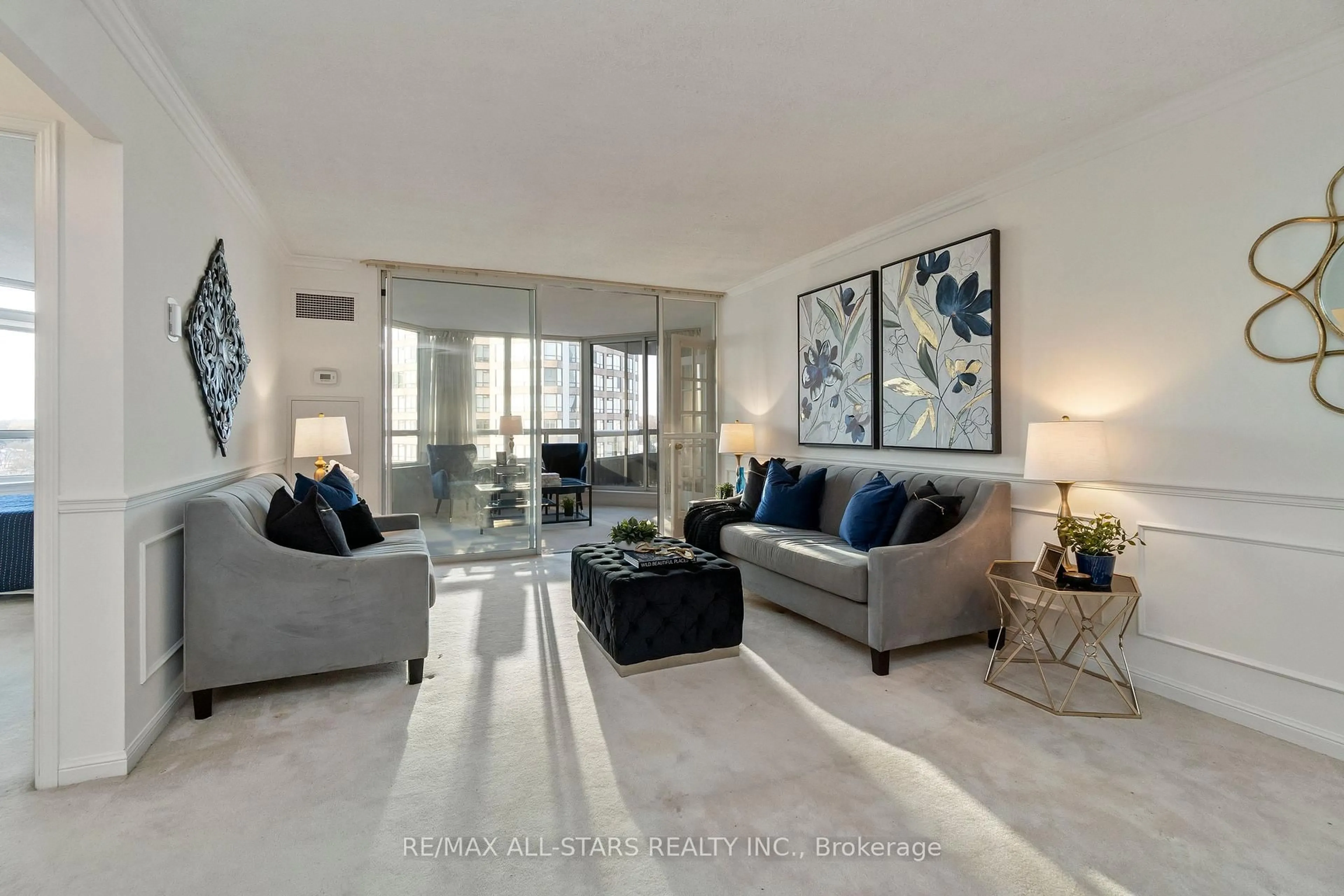 Living room with furniture, unknown for 610 Bullock Dr #701, Markham Ontario L3R 0G1