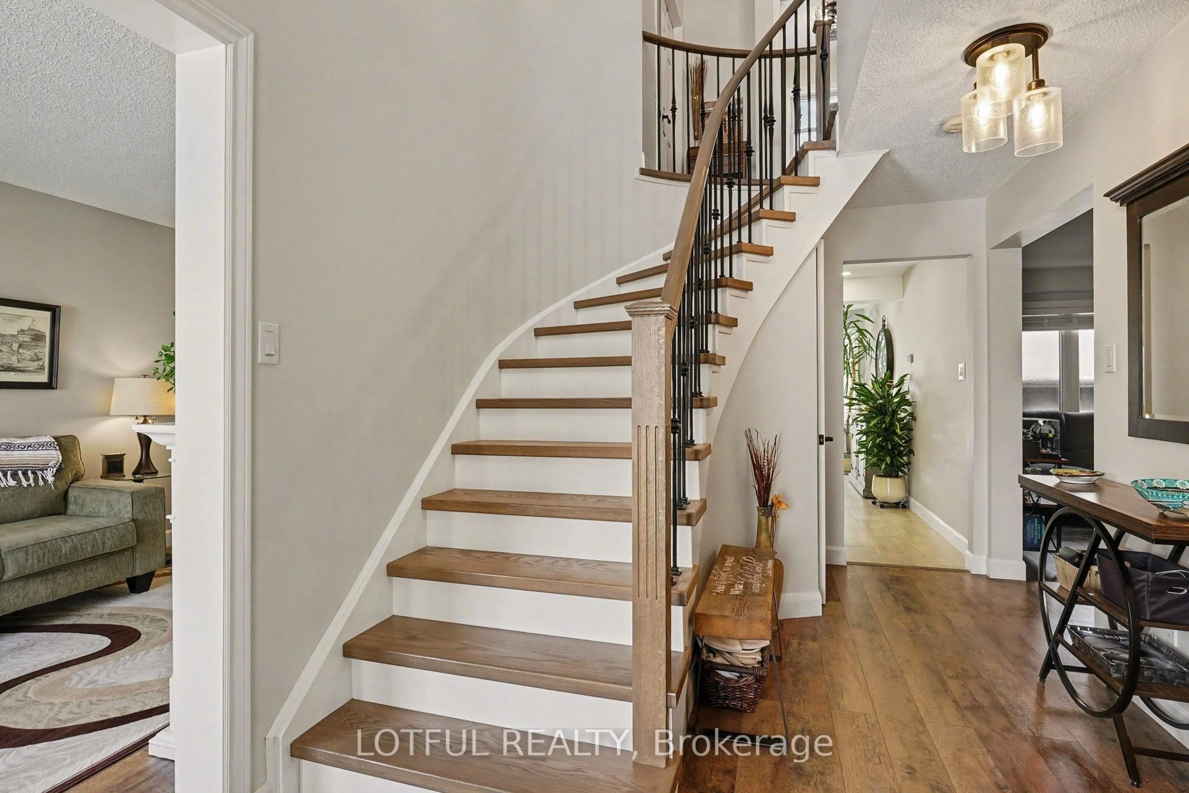 Unknown for 2212 Chalmers Cres, Innisfil Ontario L9S 1Y6