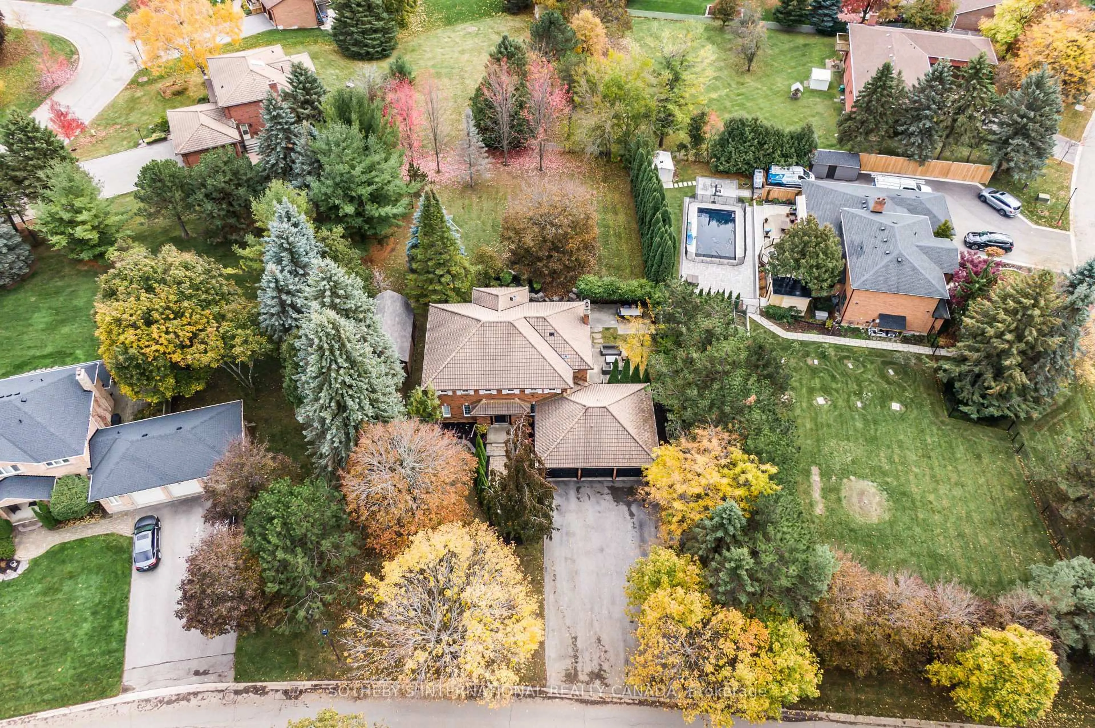 A pic from outside/outdoor area/front of a property/back of a property/a pic from drone, street for 23 Hill Farm Rd, King Ontario L0G 1N0
