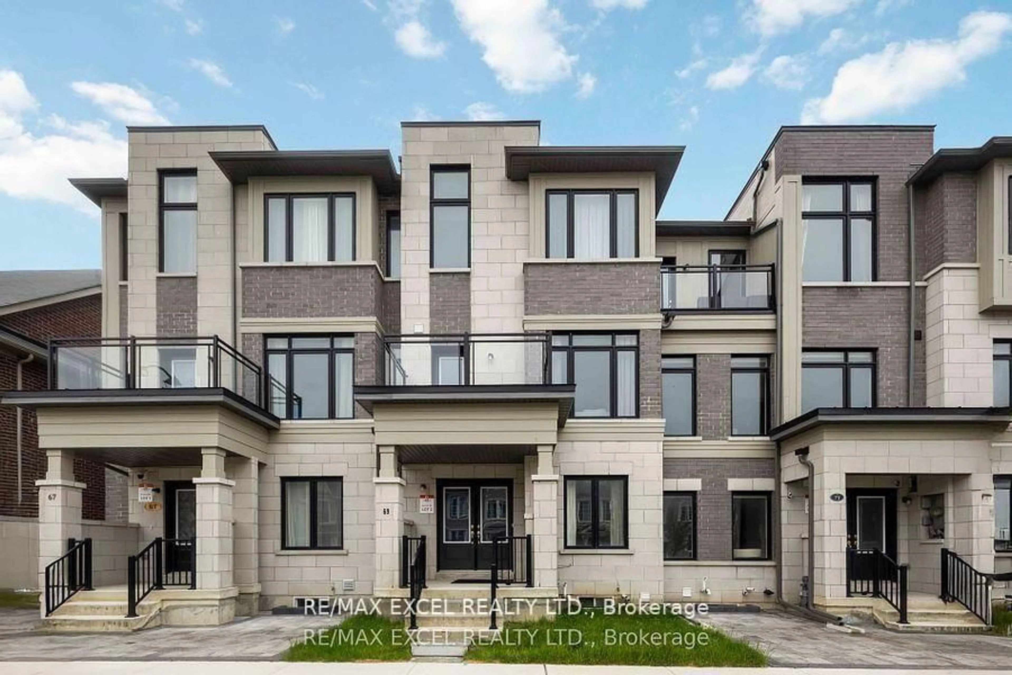 Home with brick exterior material, unknown for 69 William F Bell Pkwy, Richmond Hill Ontario L4S 0K1