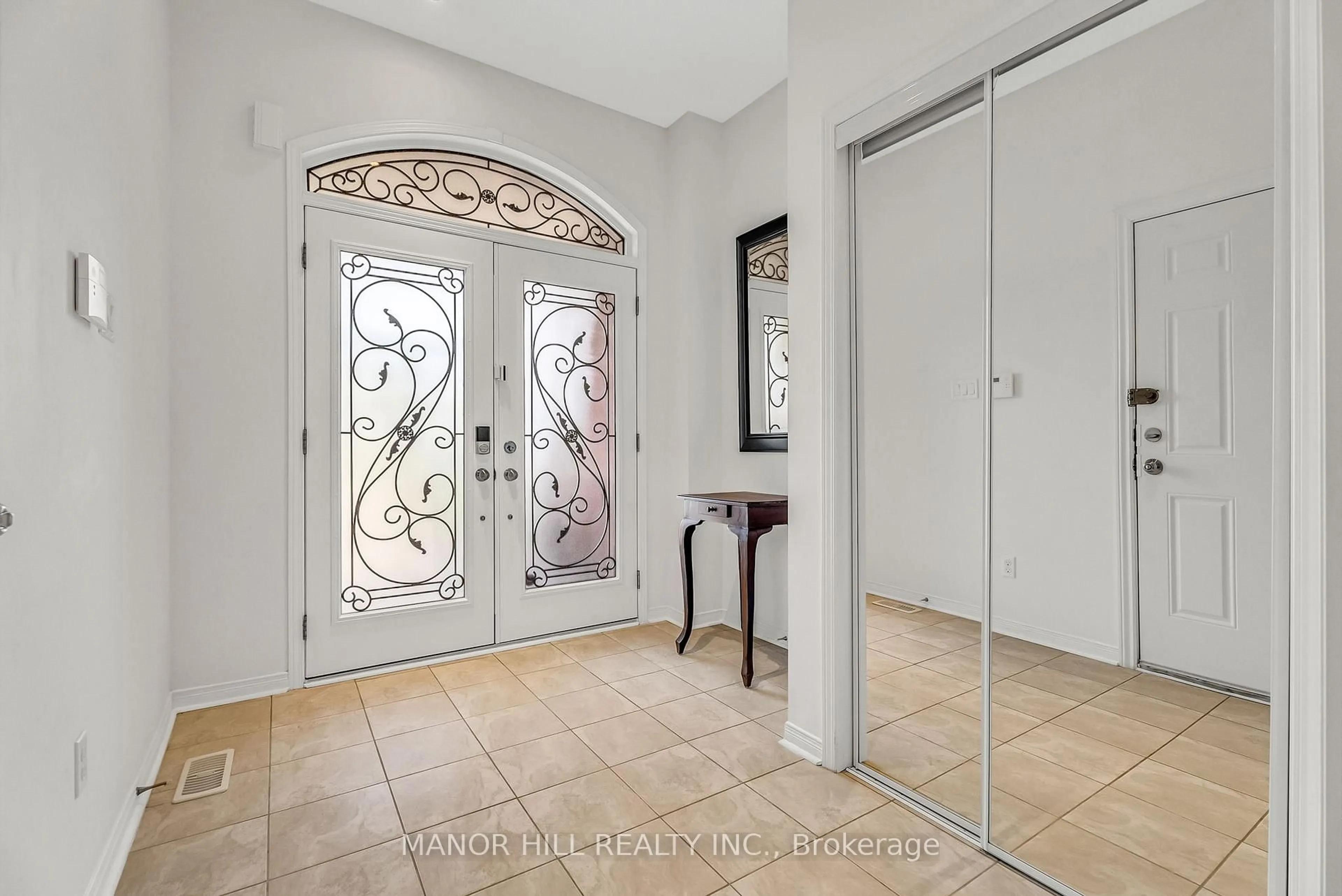 Indoor entryway for 58 Big Hill Cres, Vaughan Ontario L6A 4S1
