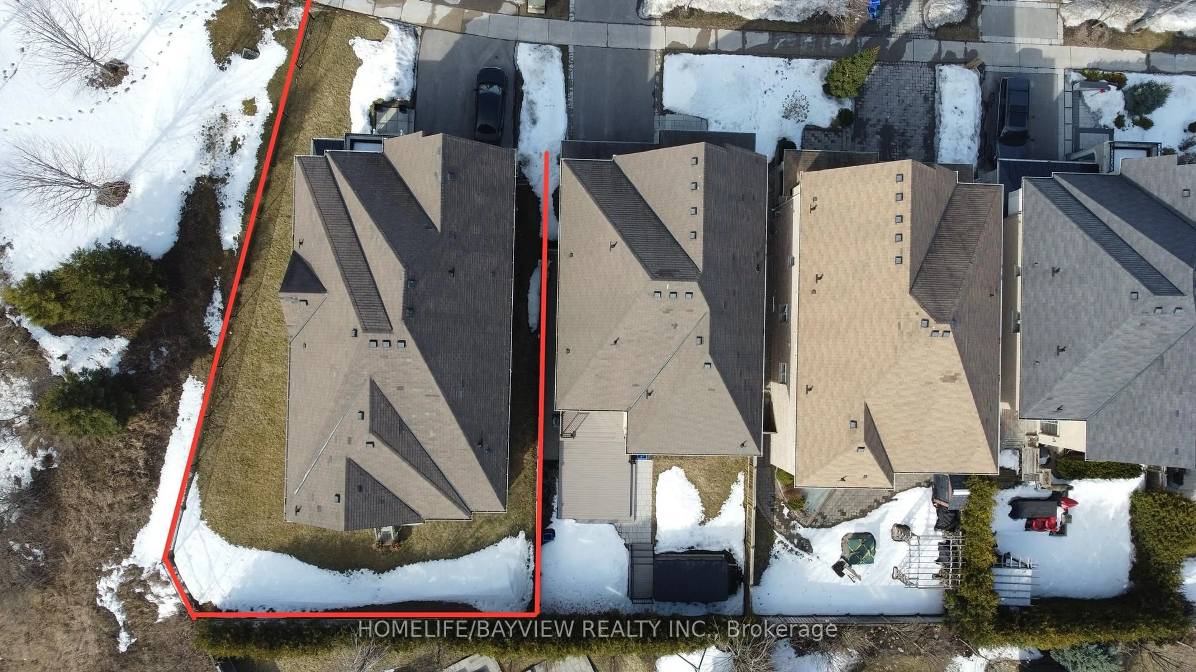 A pic from outside/outdoor area/front of a property/back of a property/a pic from drone, street for 42 Lady Fenyrose Ave, Vaughan Ontario L6A 0E2