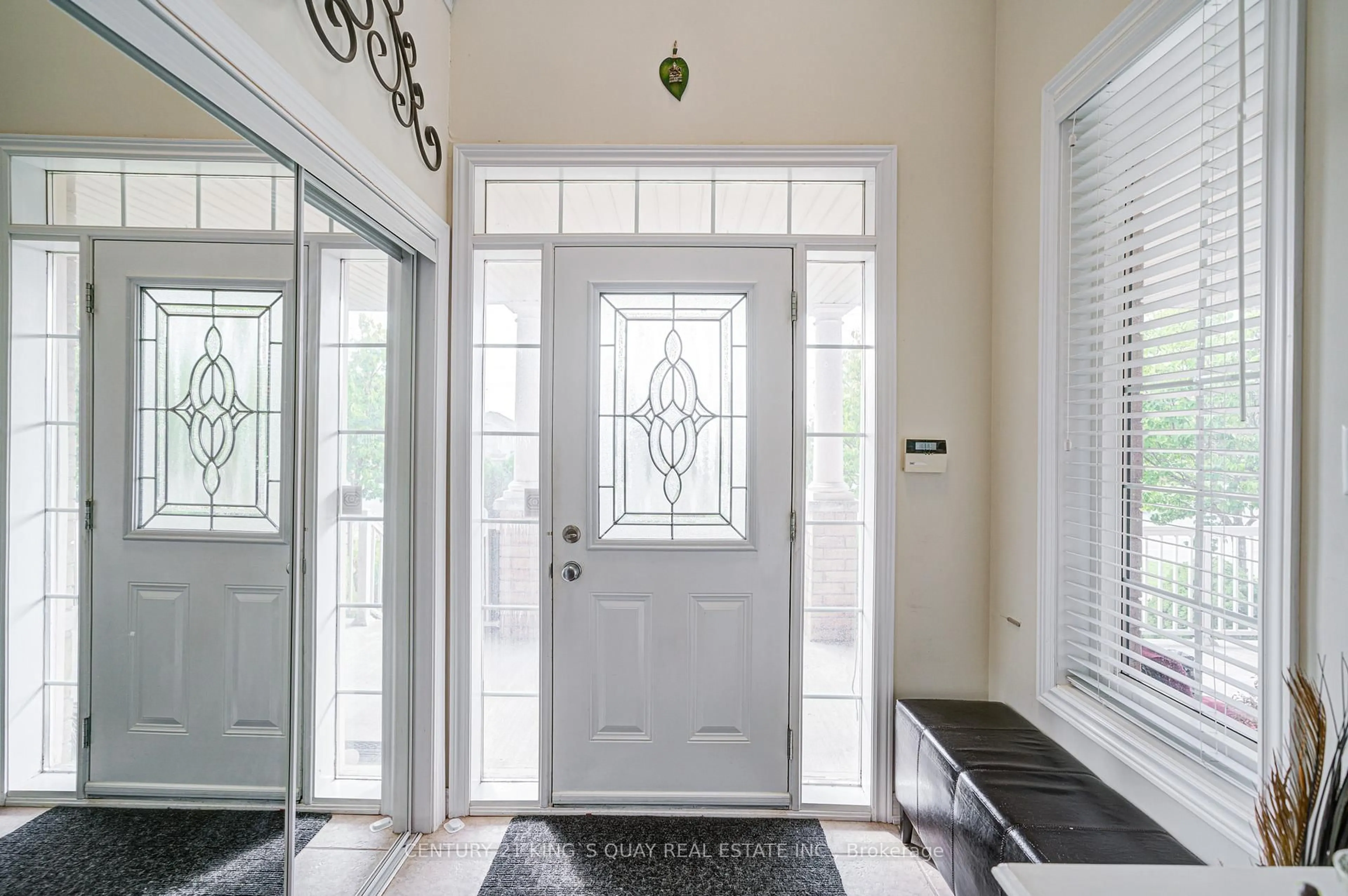 Indoor entryway for 1 Lourakis St, Richmond Hill Ontario L4E 0J6