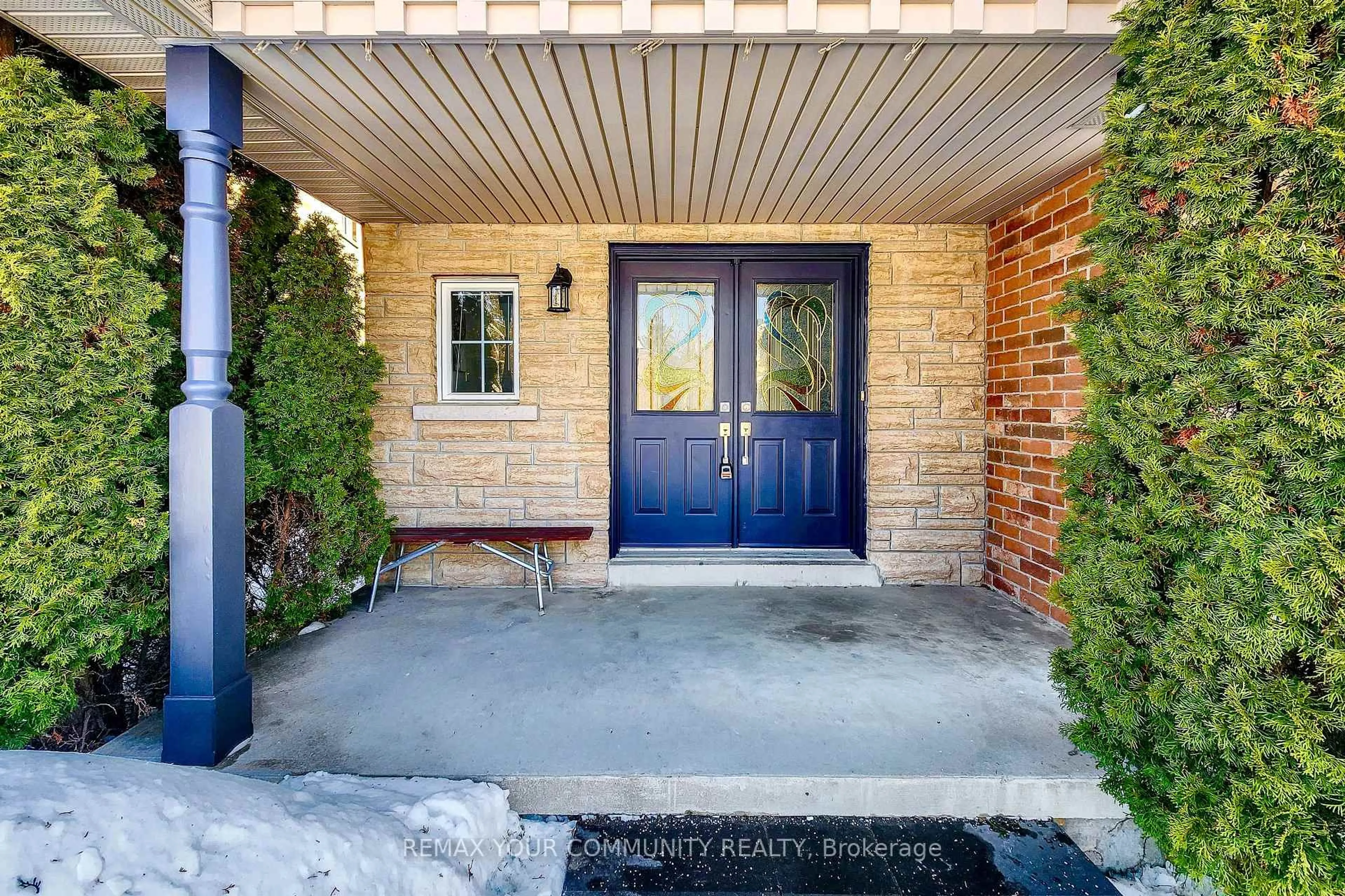 Indoor entryway for 111 Worthington Ave, Richmond Hill Ontario L4E 3Z6