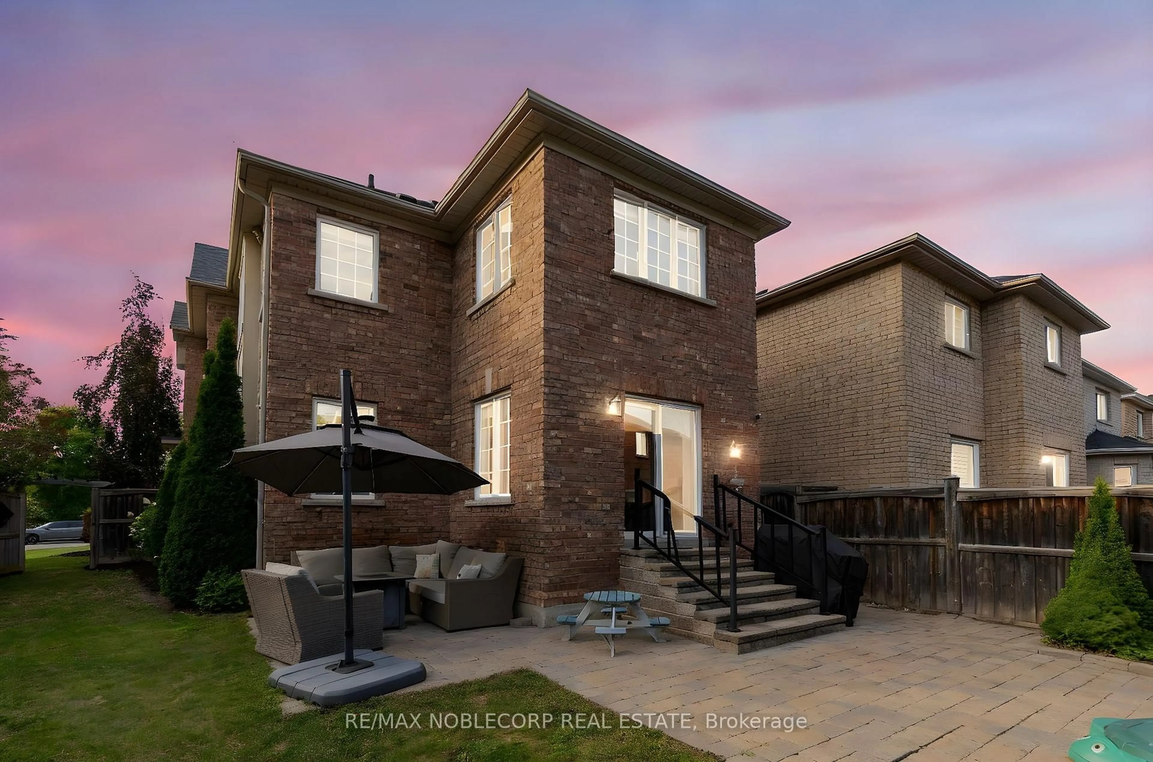 Home with brick exterior material, mountain view for 25 Aztec Crt, Richmond Hill Ontario L4S 2W6