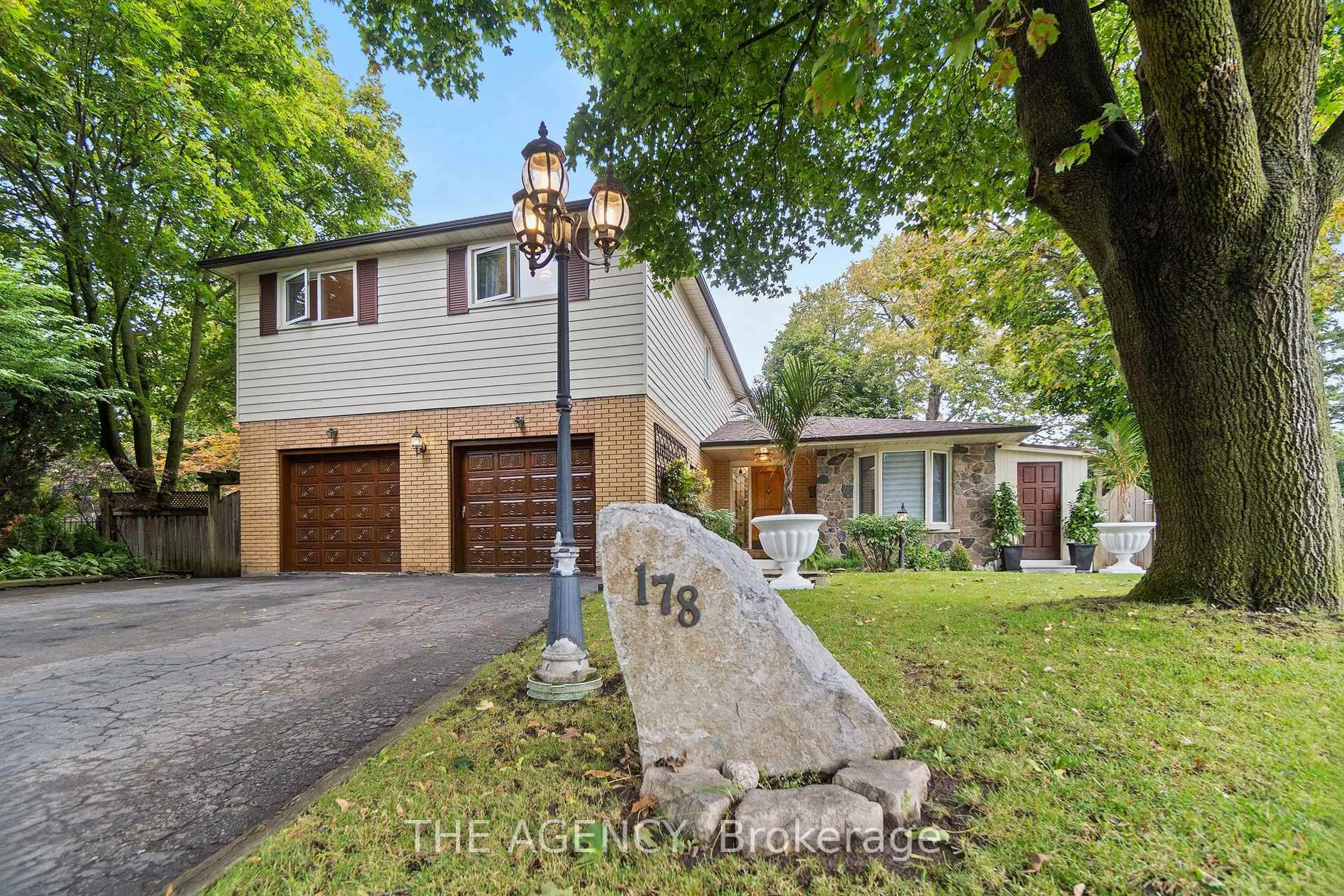 Home with brick exterior material, street for 178 Millpond Crt, Richmond Hill Ontario L4C 4W5