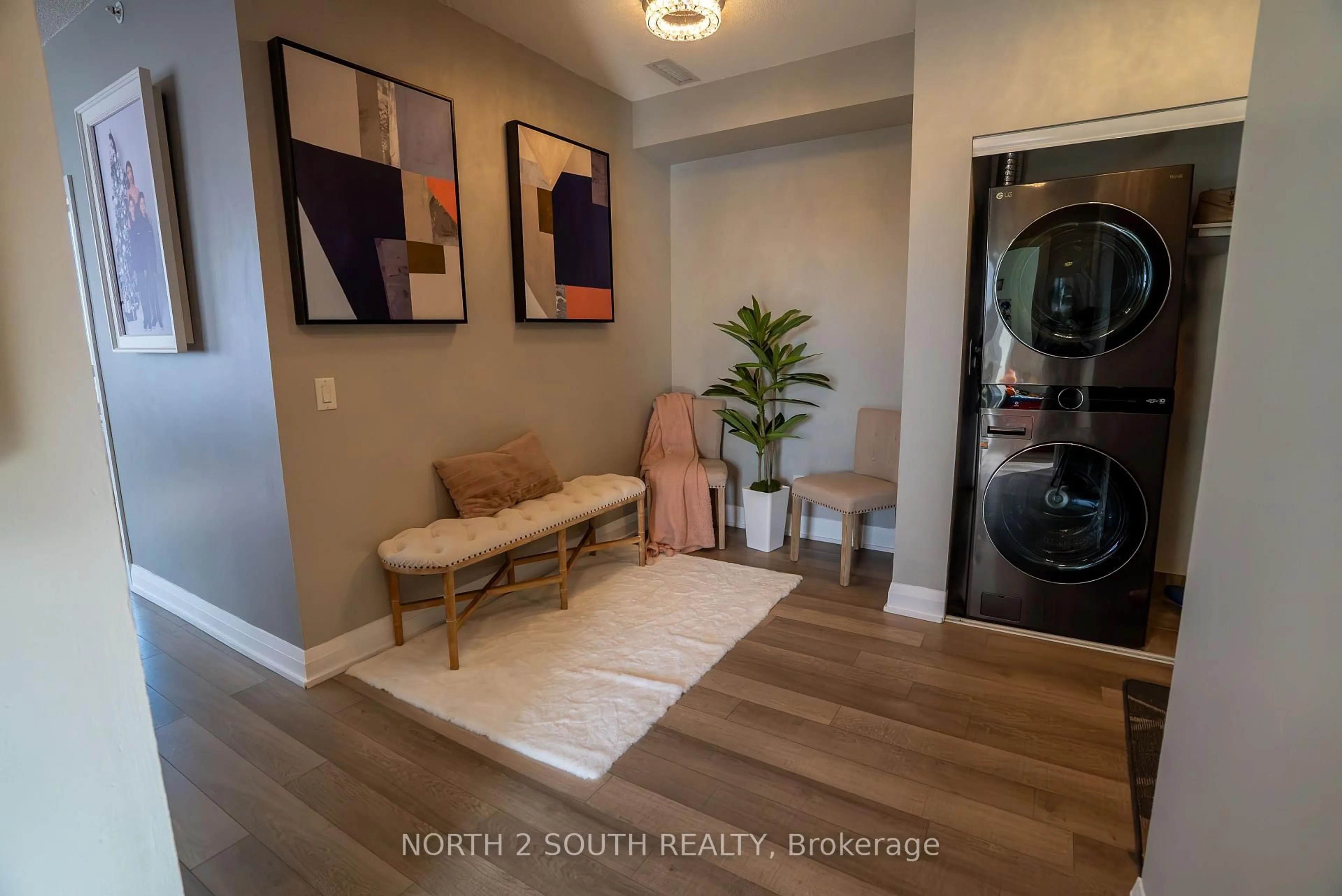 Indoor entryway for 85 North Park Rd #1012, Vaughan Ontario L4J 0H9
