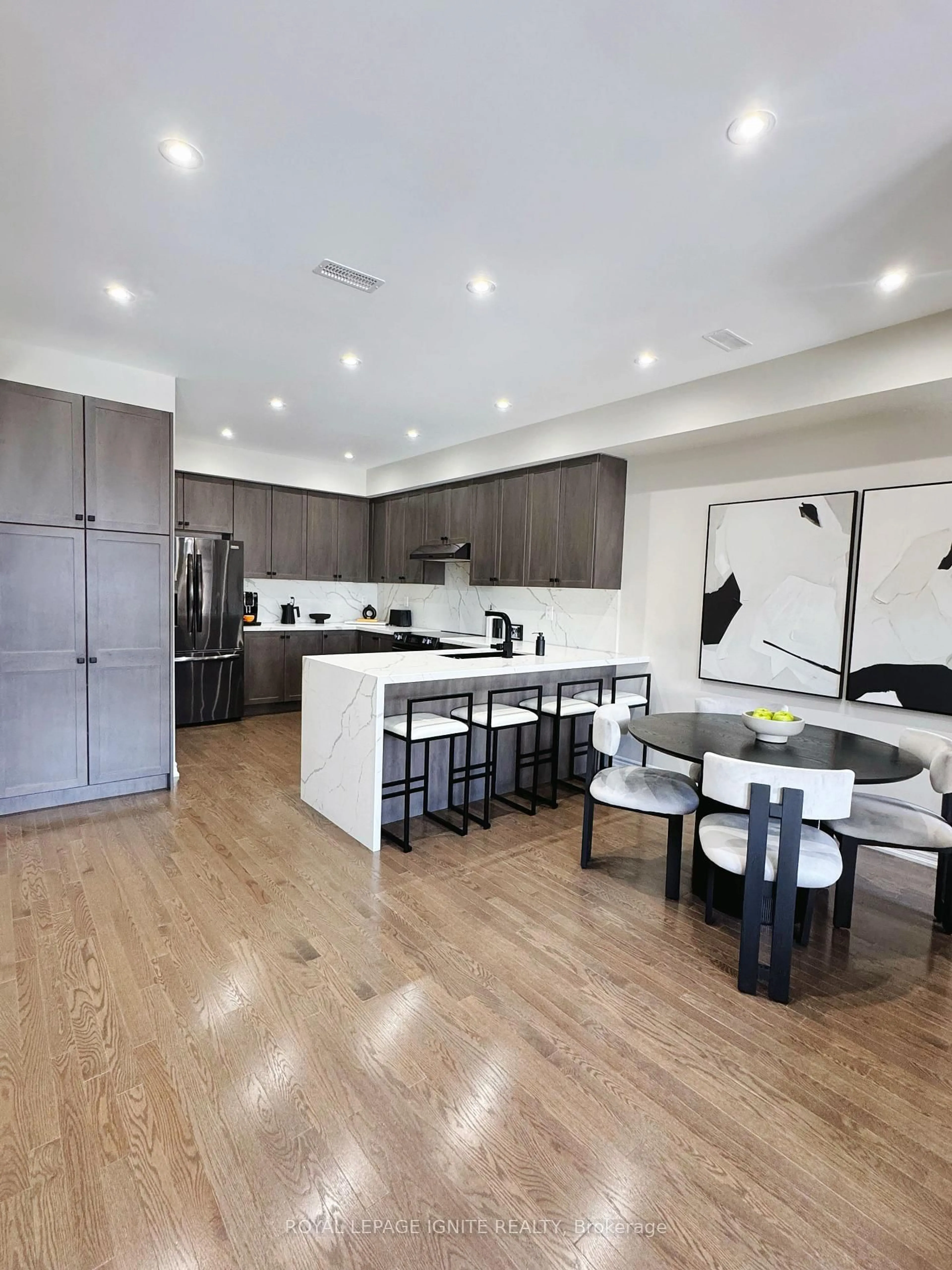 Contemporary kitchen, unknown for 255 Moody Dr, Vaughan Ontario L4H 5G2