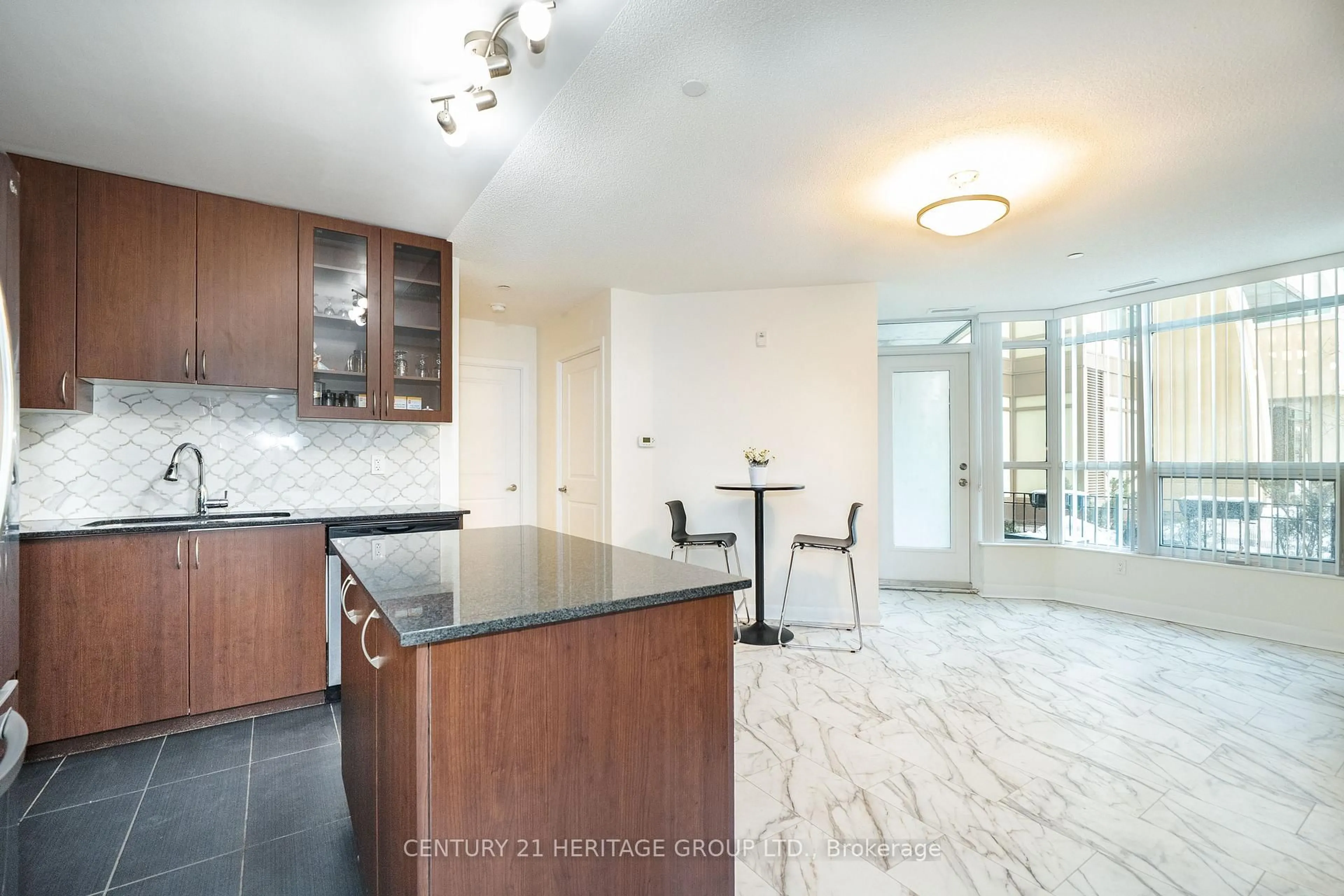 Open concept kitchen, ceramic/tile floor for 75 Norman Bethune Ave #101, Richmond Hill Ontario L4B 0B6