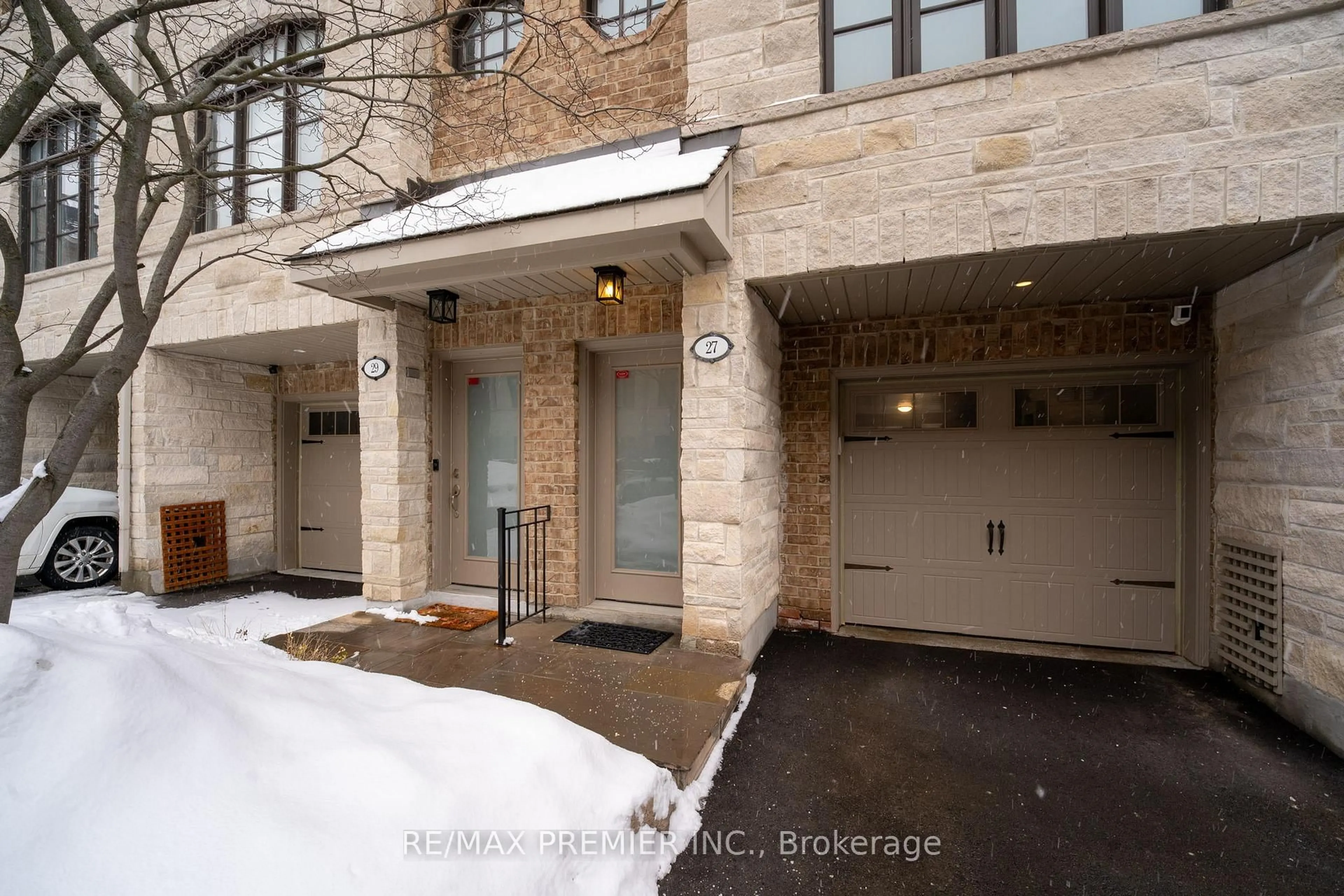 Indoor entryway for 27 Powseland Cres #12, Vaughan Ontario L4L 0C5