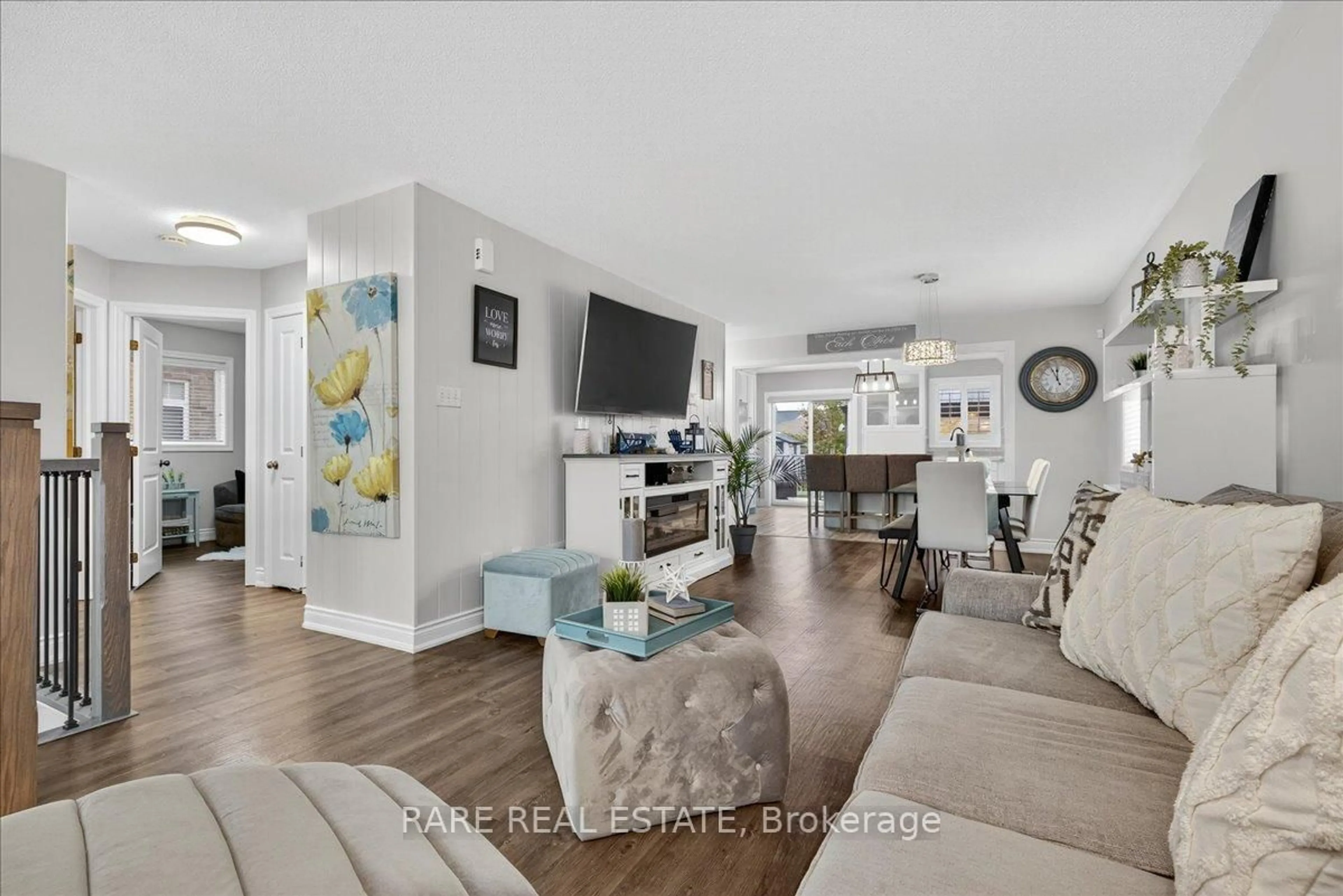 Living room with furniture, unknown for 414 Greenwood Dr, Essa Ontario L3W 0P7