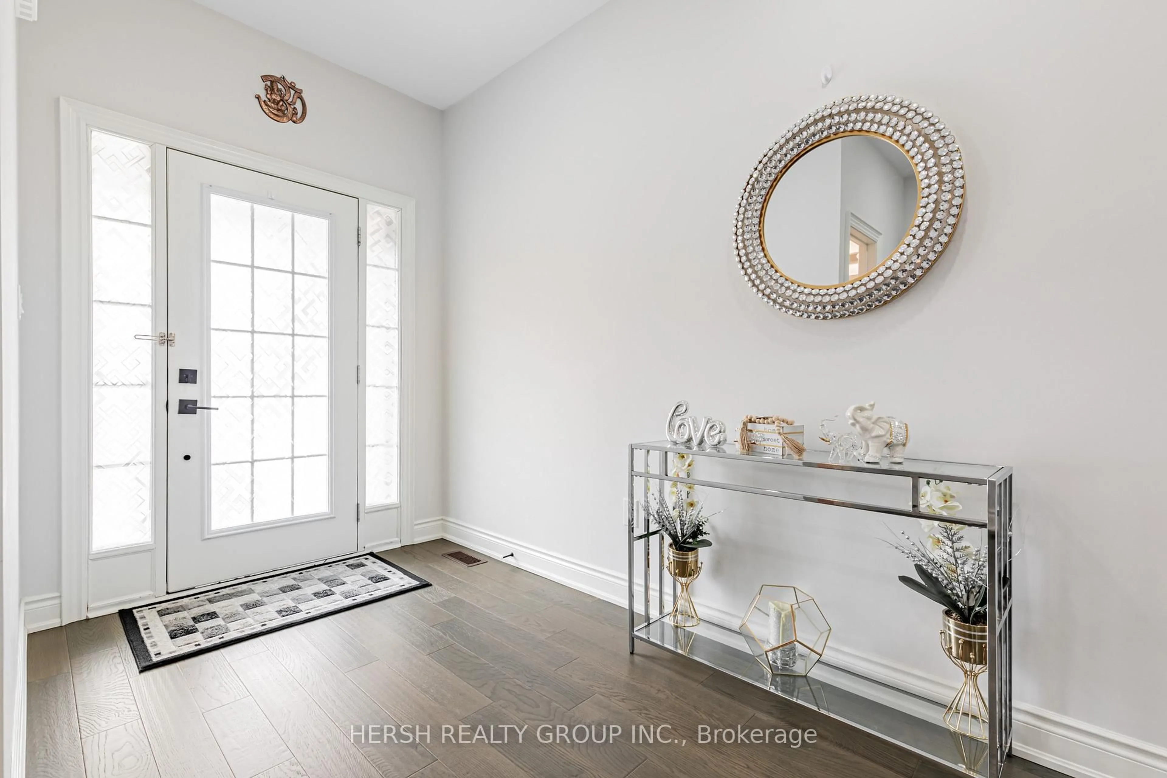 Indoor entryway for 11 Alan Williams Tr, Uxbridge Ontario L9P 0R5