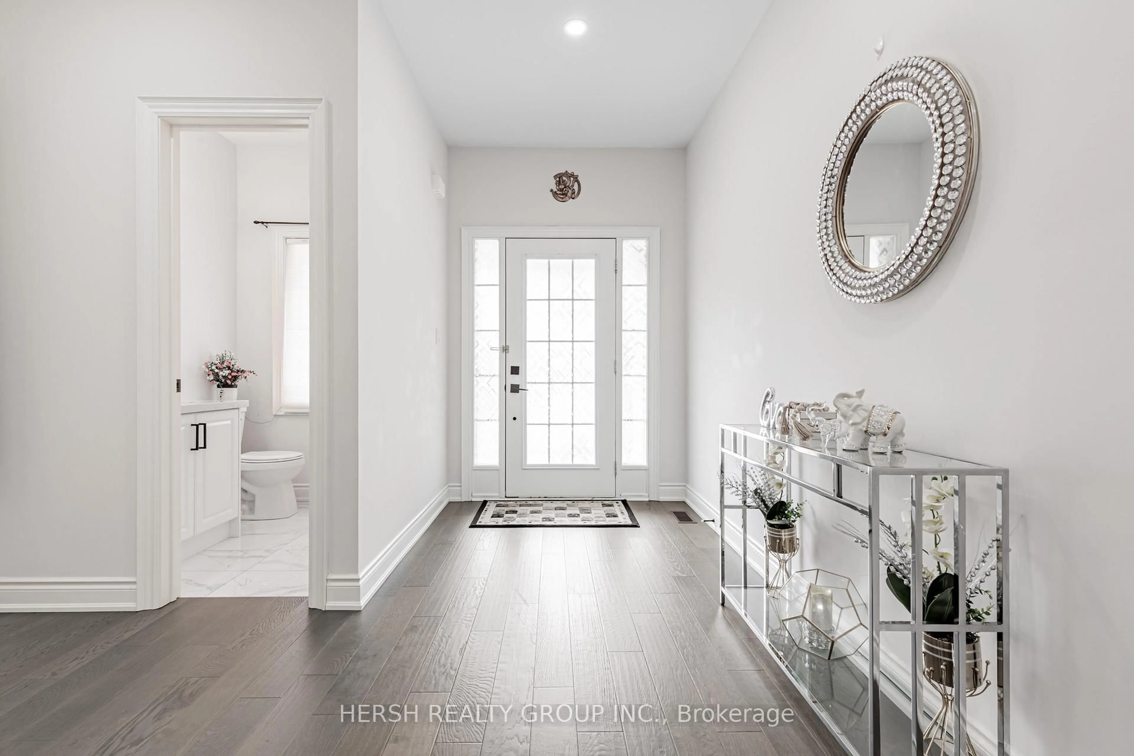 Indoor entryway for 11 Alan Williams Tr, Uxbridge Ontario L9P 0R5