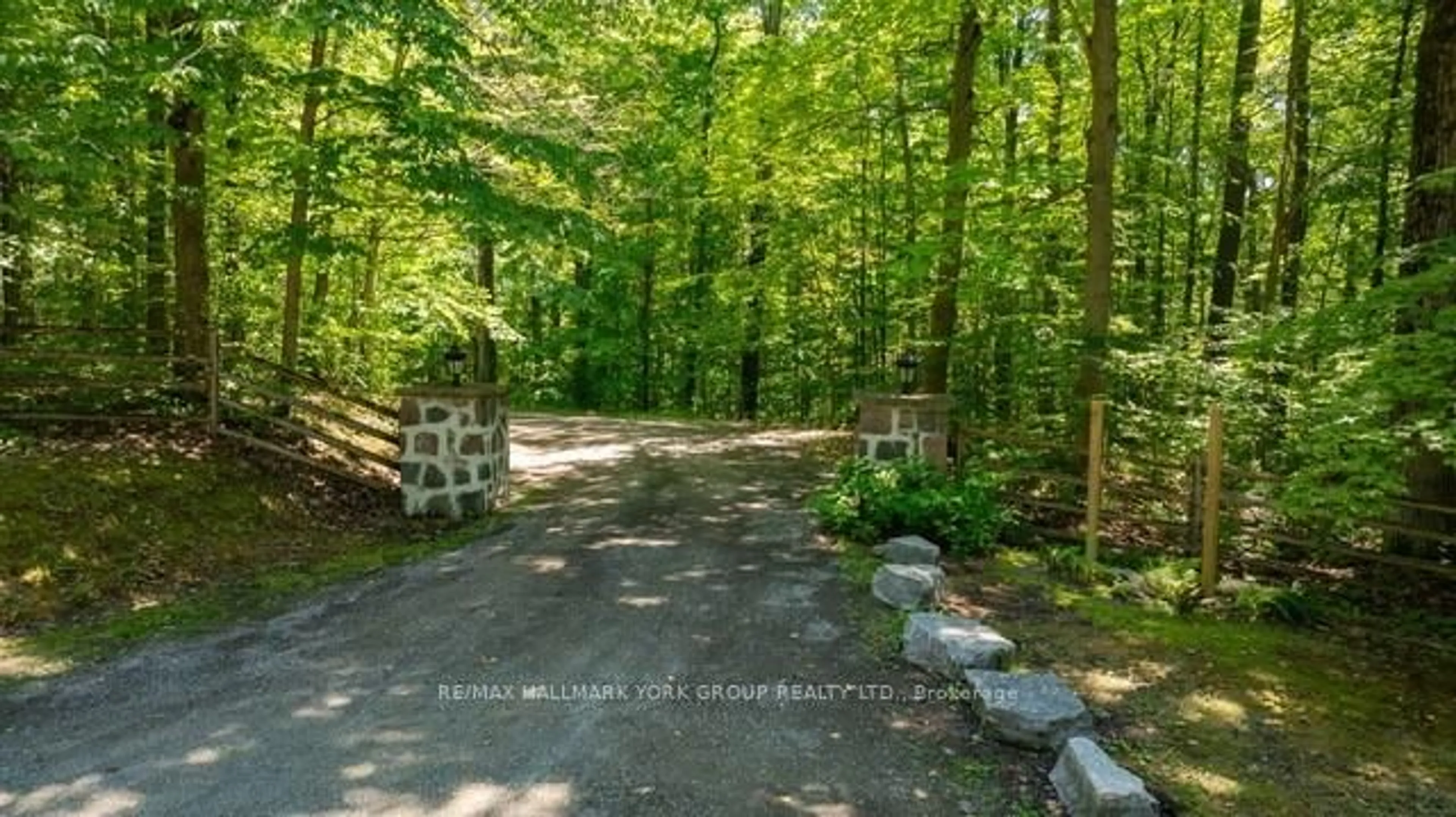 Unknown for 4235 17th Sdrd, King Ontario L7B 1K4