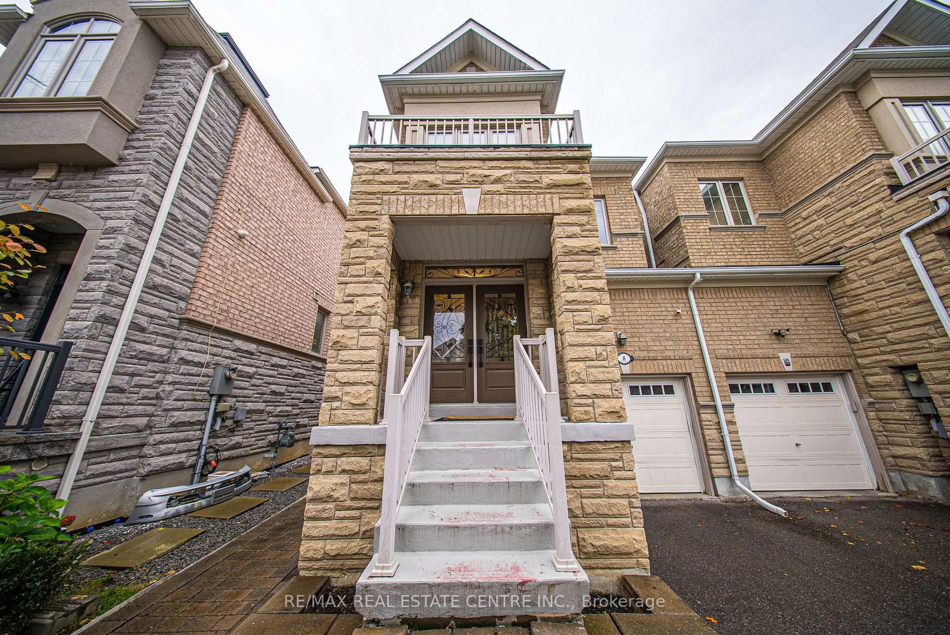 Indoor foyer for 8 Bristlewood Cres, Vaughan Ontario L4J 0H4