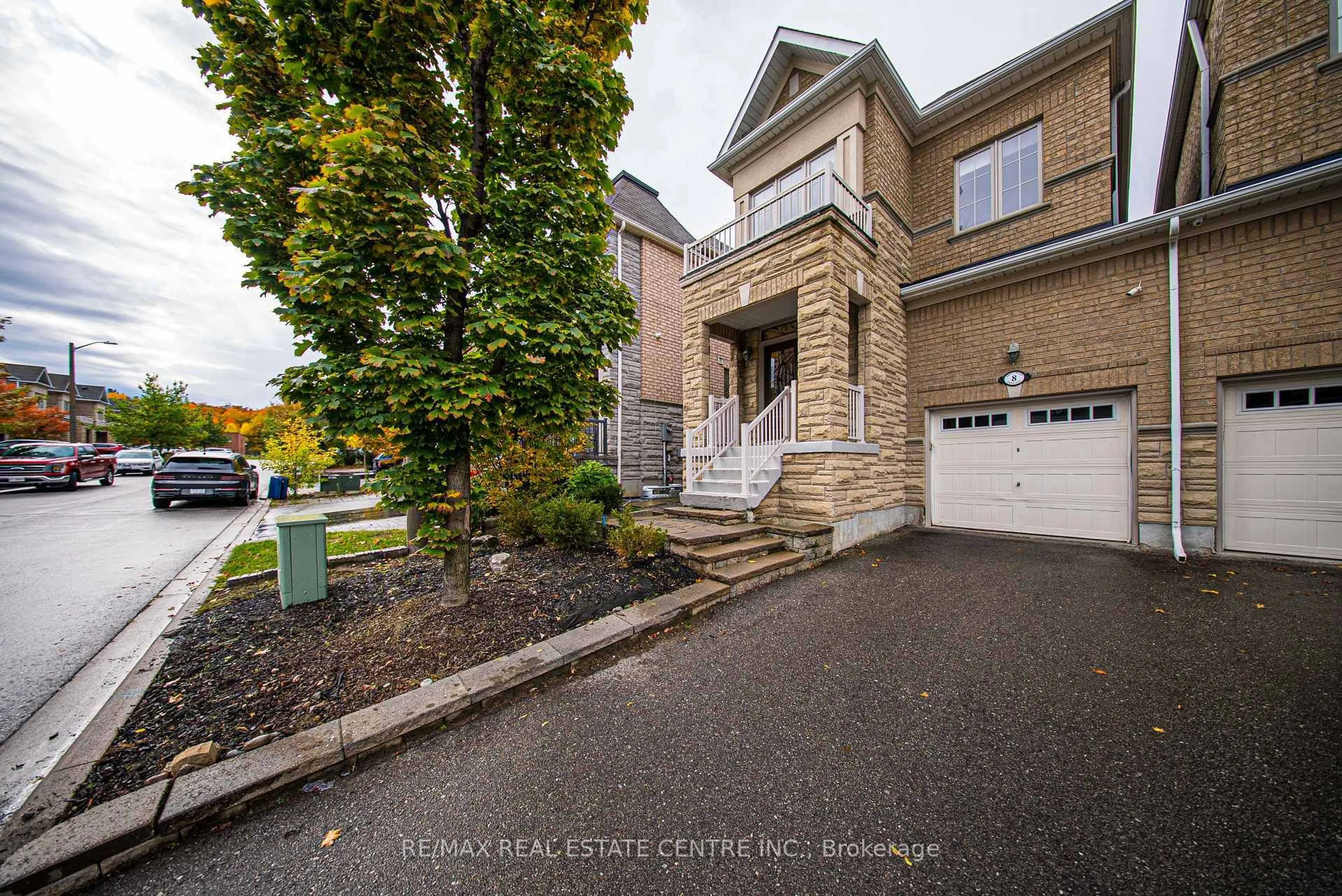 A pic from outside/outdoor area/front of a property/back of a property/a pic from drone, street for 8 Bristlewood Cres, Vaughan Ontario L4J 0H4