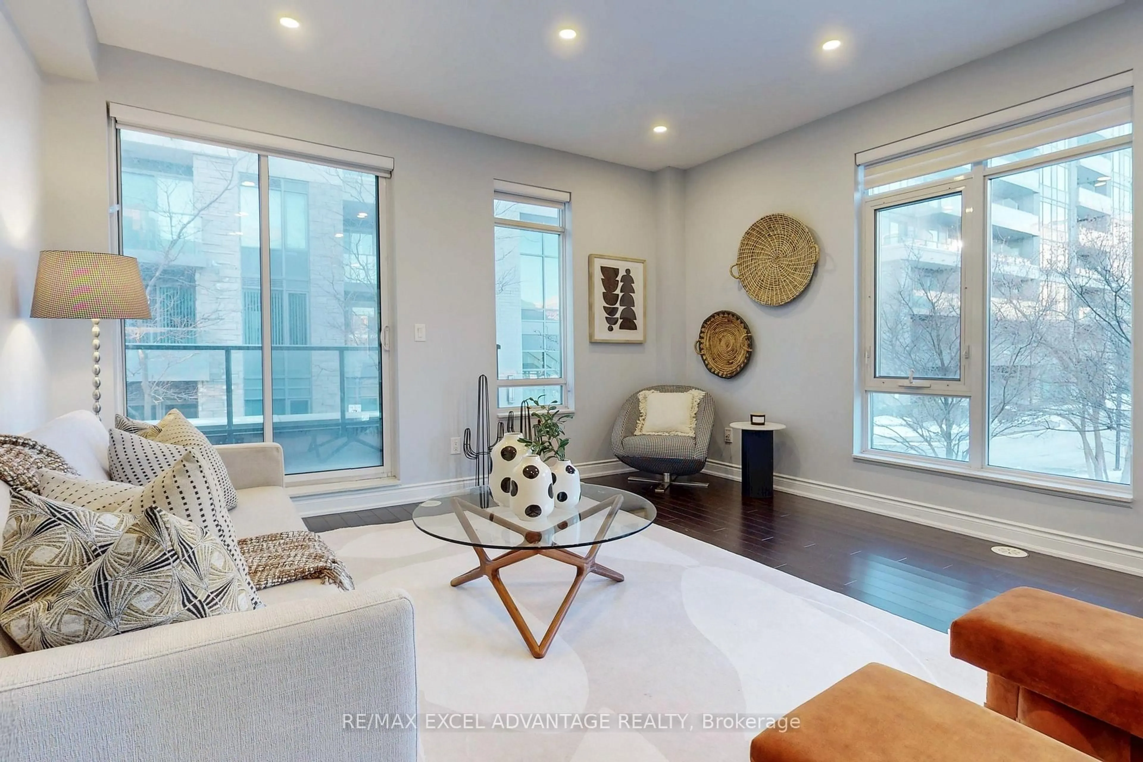 Living room with furniture, unknown for 301 South Park Rd, Markham Ontario L3T 0B9