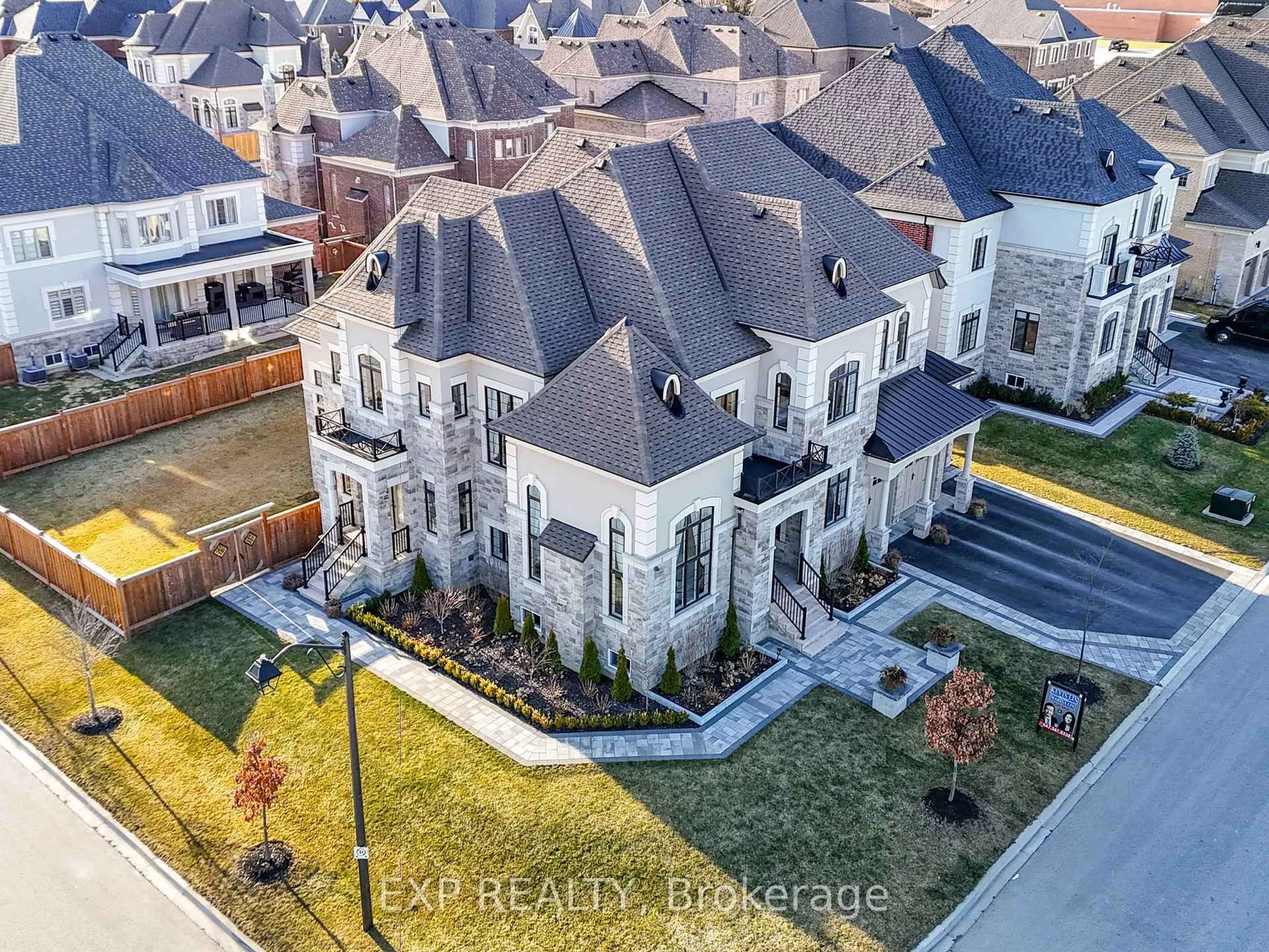 A pic from outside/outdoor area/front of a property/back of a property/a pic from drone, unknown for 50 Elmers Lane, King Ontario L7B 0P5