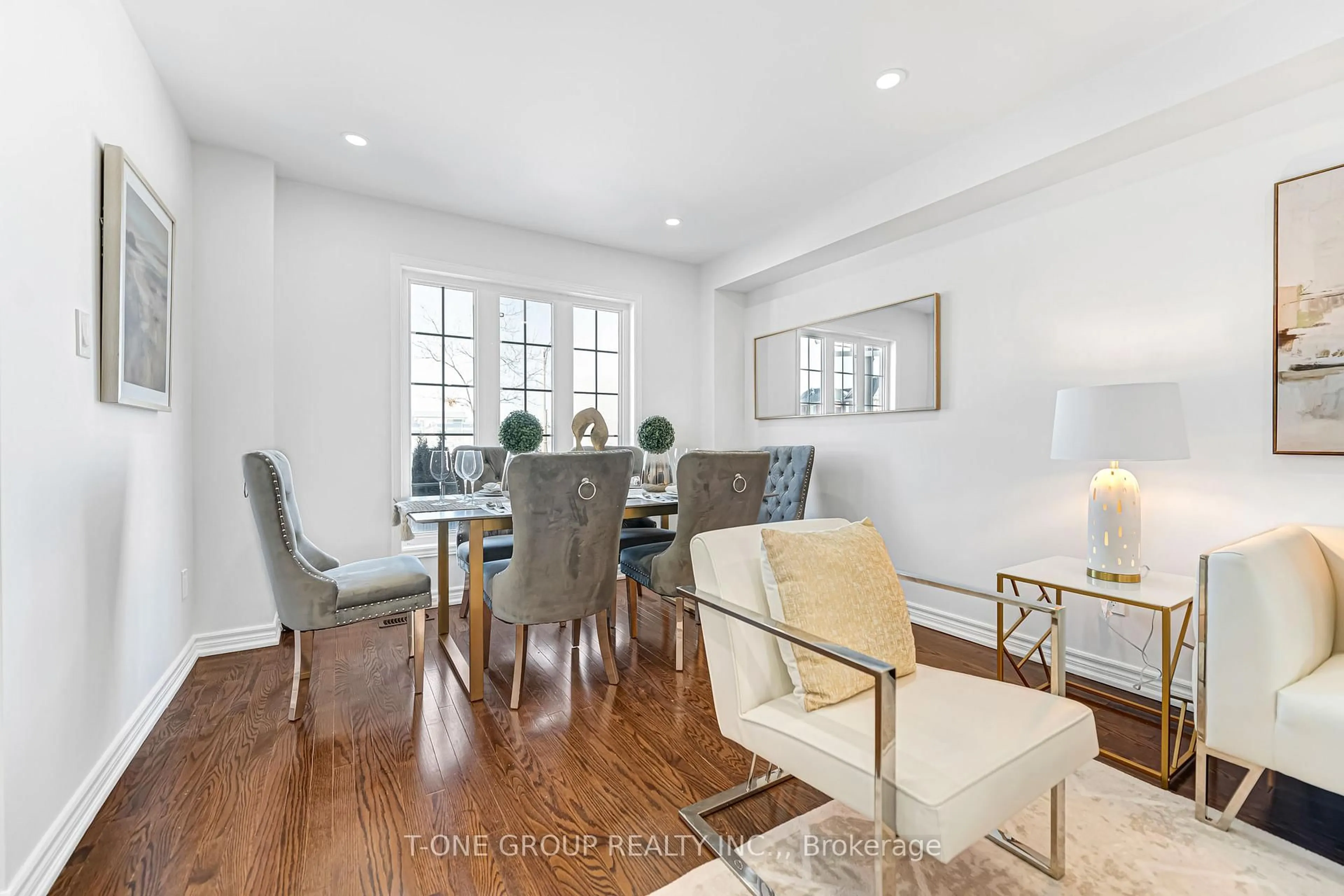 Dining room, wood/laminate floor for 580 Hoover Park Dr, Whitchurch-Stouffville Ontario L4A 0S8