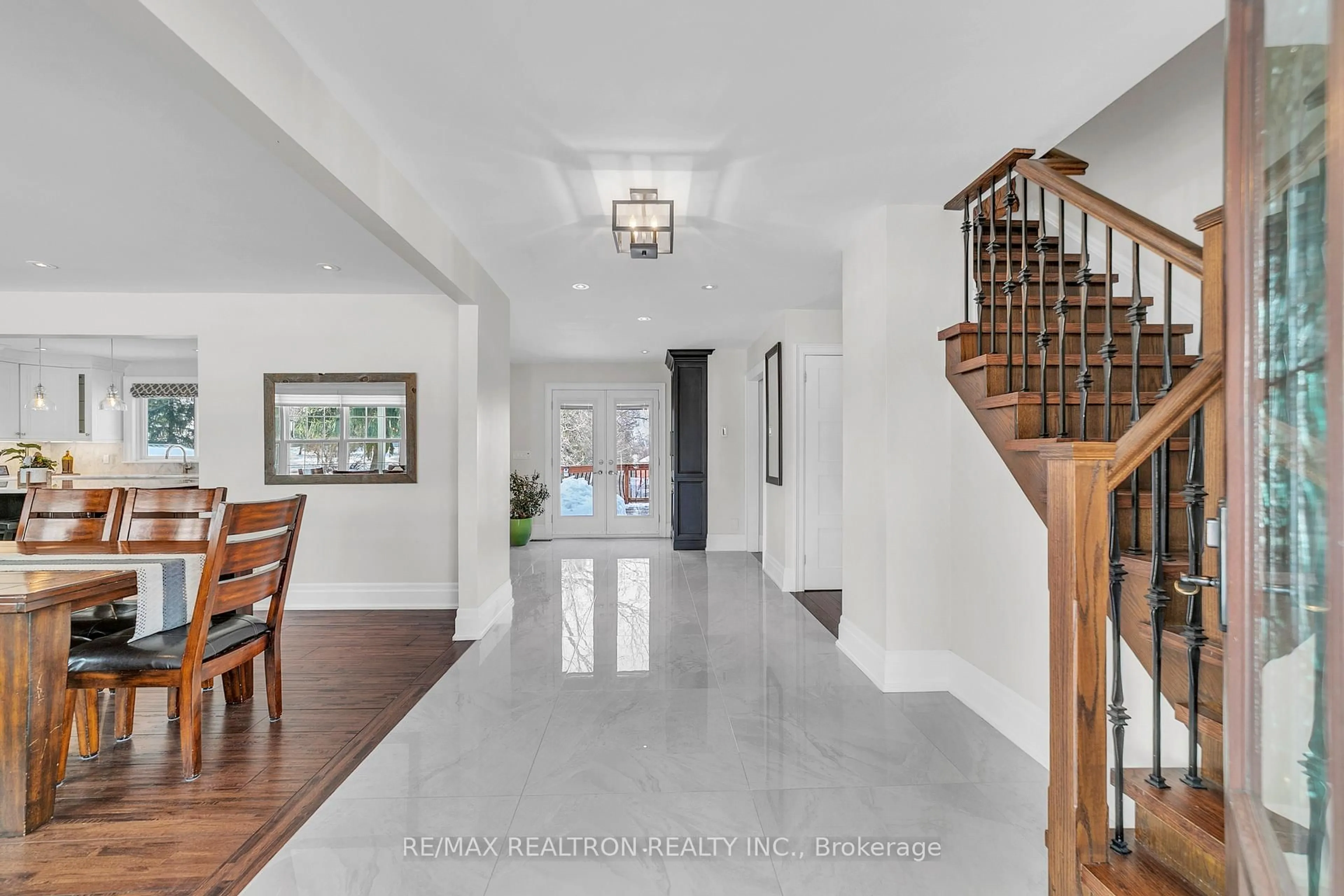 Indoor foyer for 71 Fletcher St, Bradford West Gwillimbury Ontario L3Z 1M1