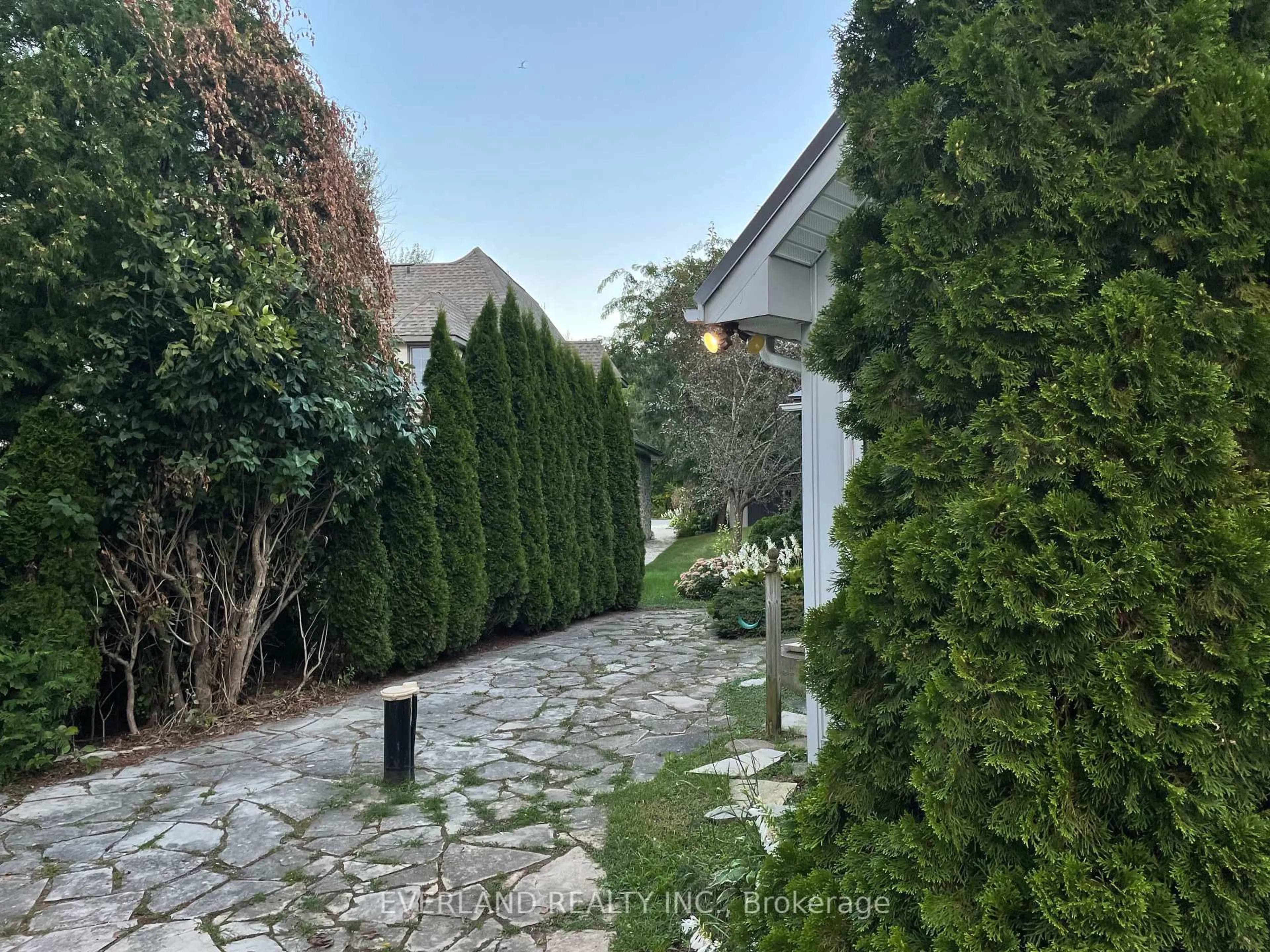 A pic from outside/outdoor area/front of a property/back of a property/a pic from drone, street for 24940 Thorah Park Blvd, Brock Ontario L0K 1A0