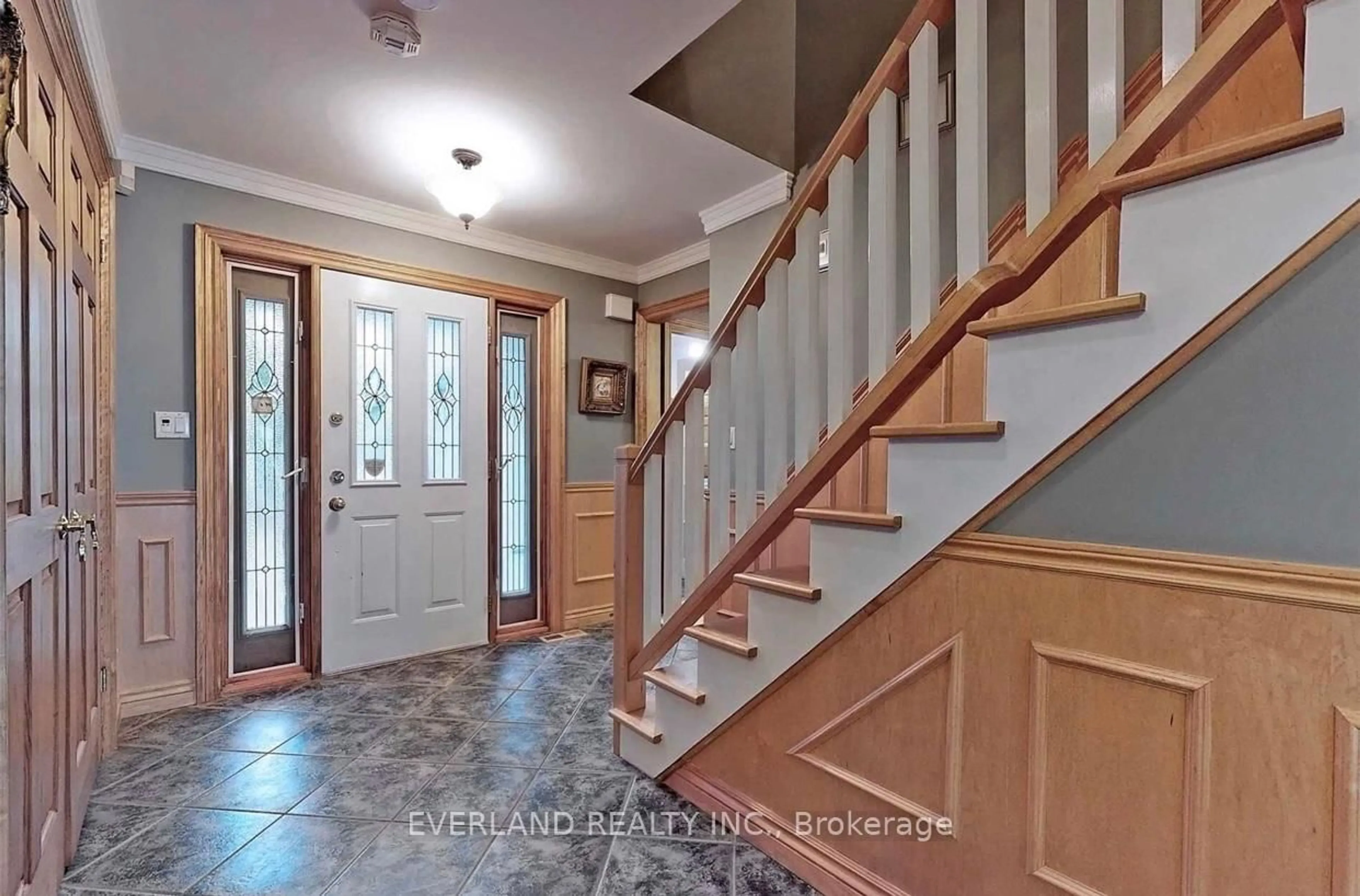 Indoor entryway for 24940 Thorah Park Blvd, Brock Ontario L0K 1A0