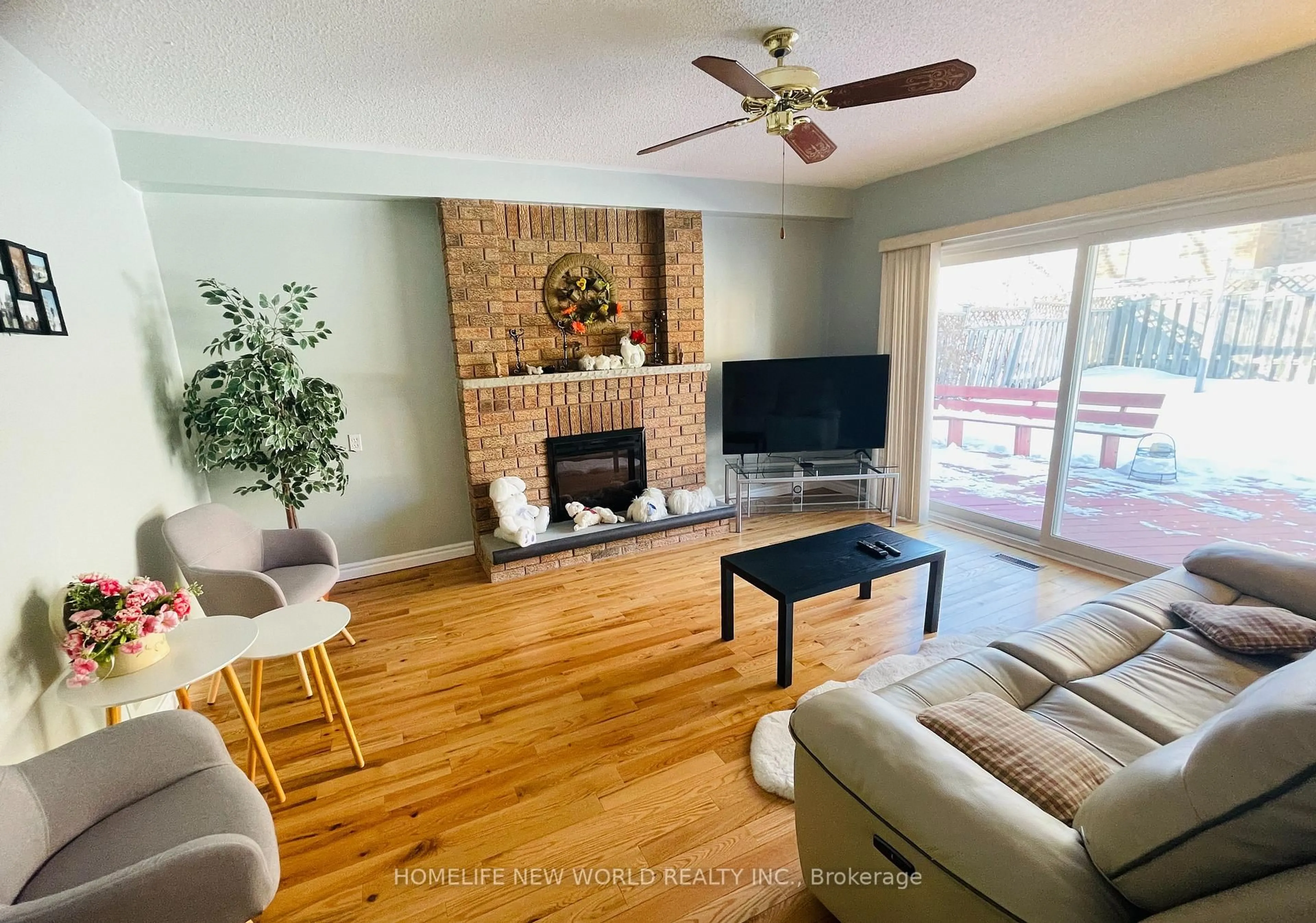 Living room with furniture, wood/laminate floor for 32 Halstead Dr, Markham Ontario L3R 7Z7