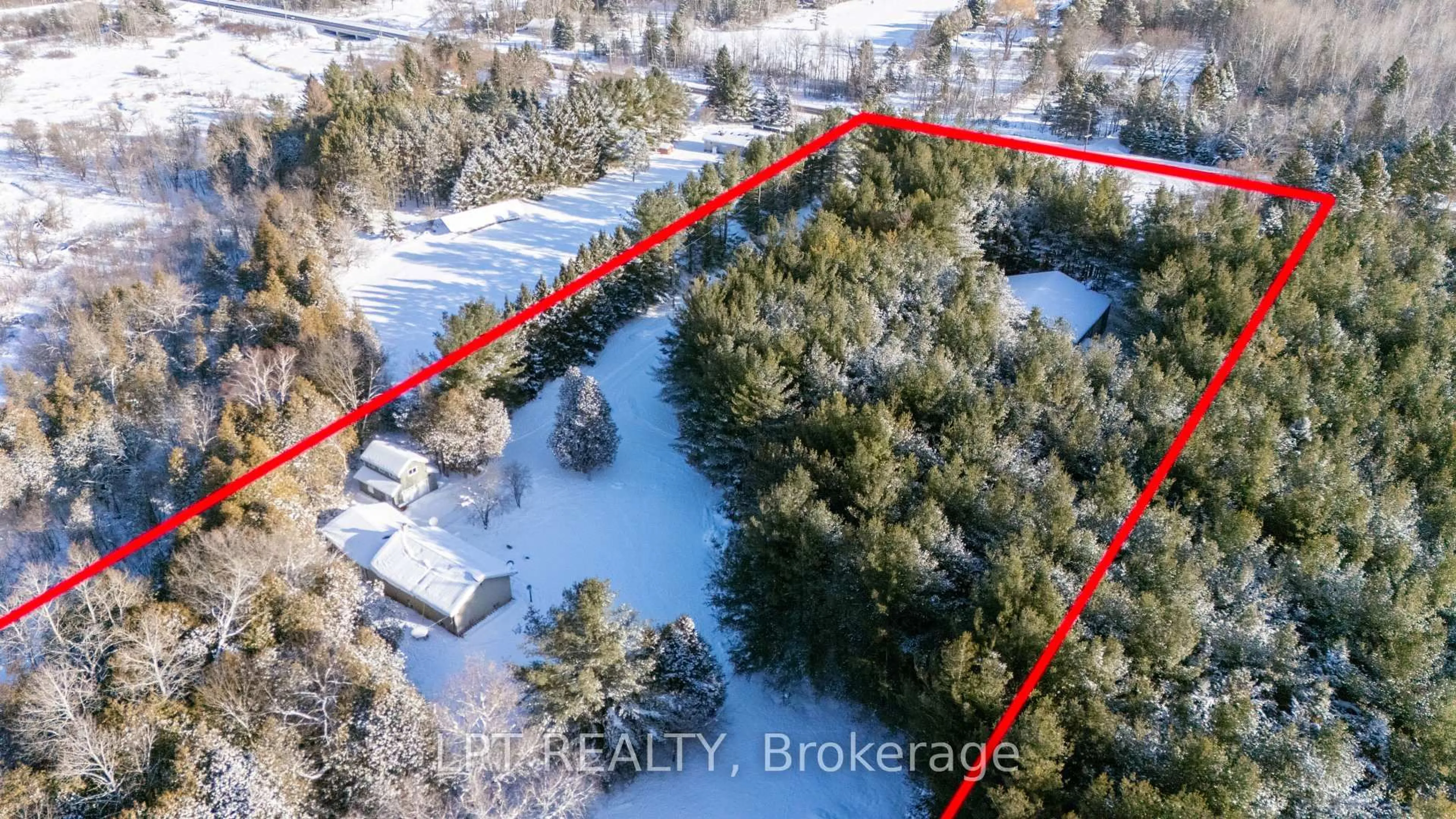 A pic from outside/outdoor area/front of a property/back of a property/a pic from drone, unknown for 21626 Highway 48 Rd, East Gwillimbury Ontario L0G 1M0