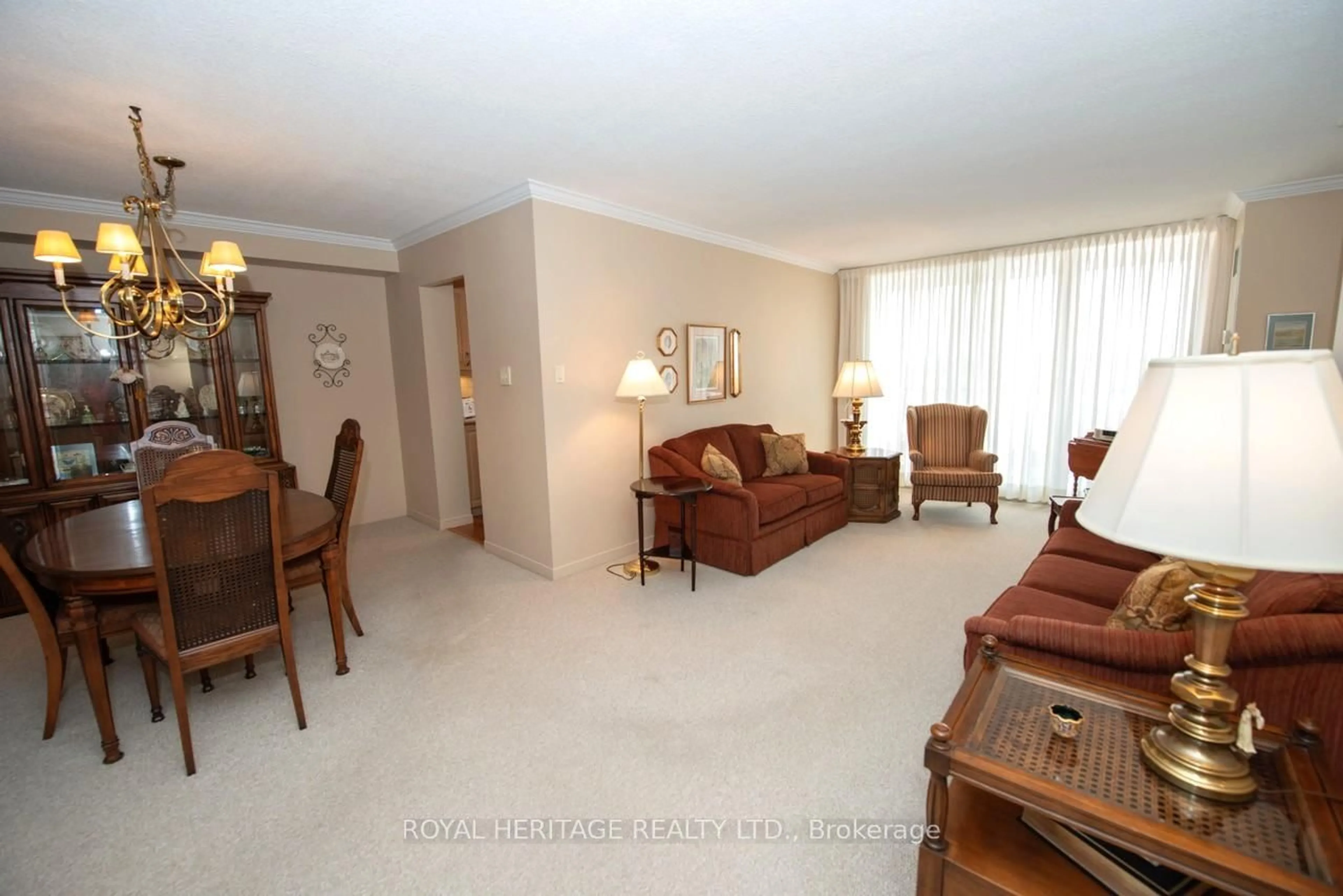 Living room with furniture, carpet floor for 7811 Yonge St #709, Markham Ontario L3T 4S3