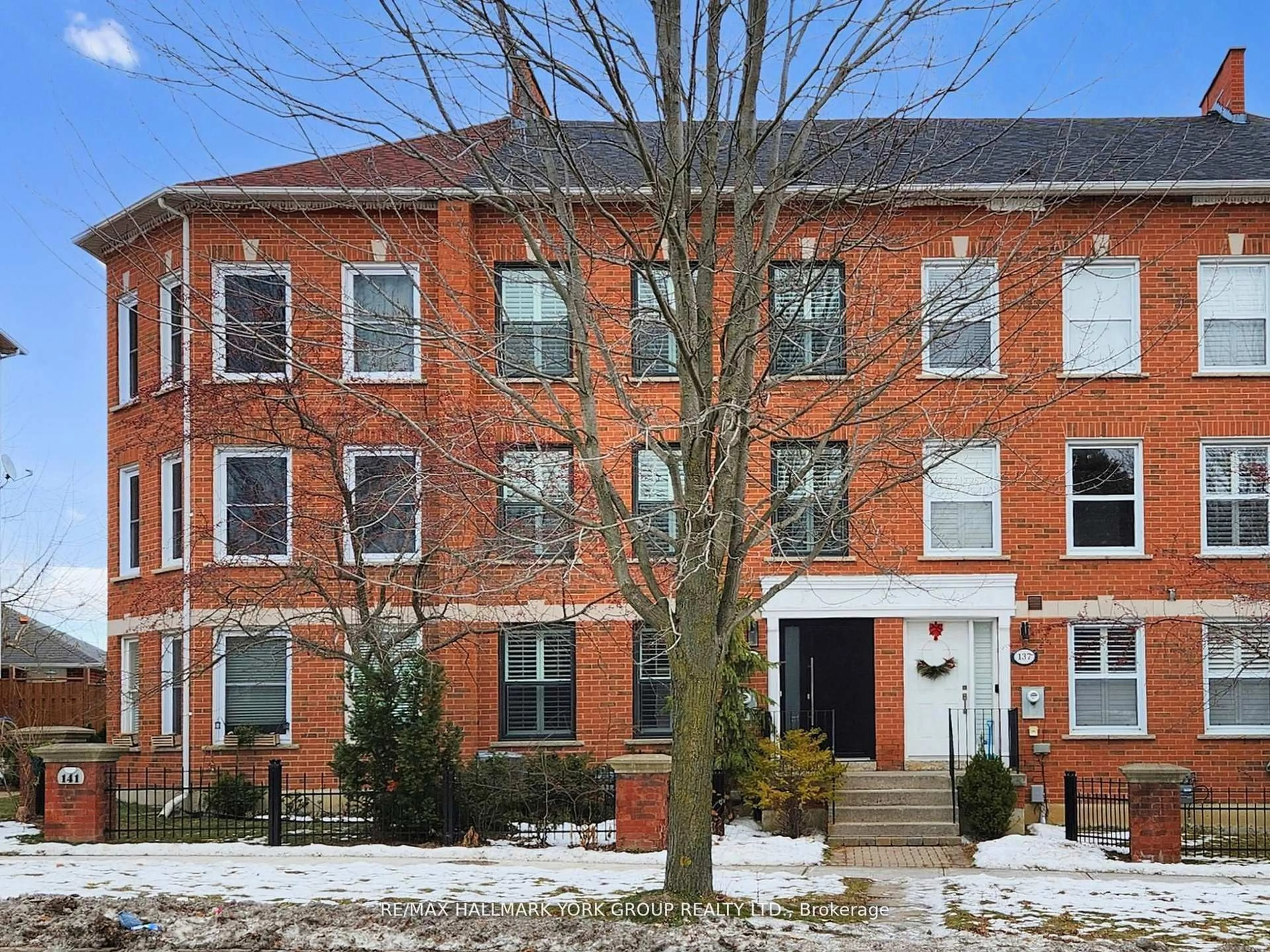 Home with brick exterior material, building for 139 John West Way, Aurora Ontario L4G 7E3