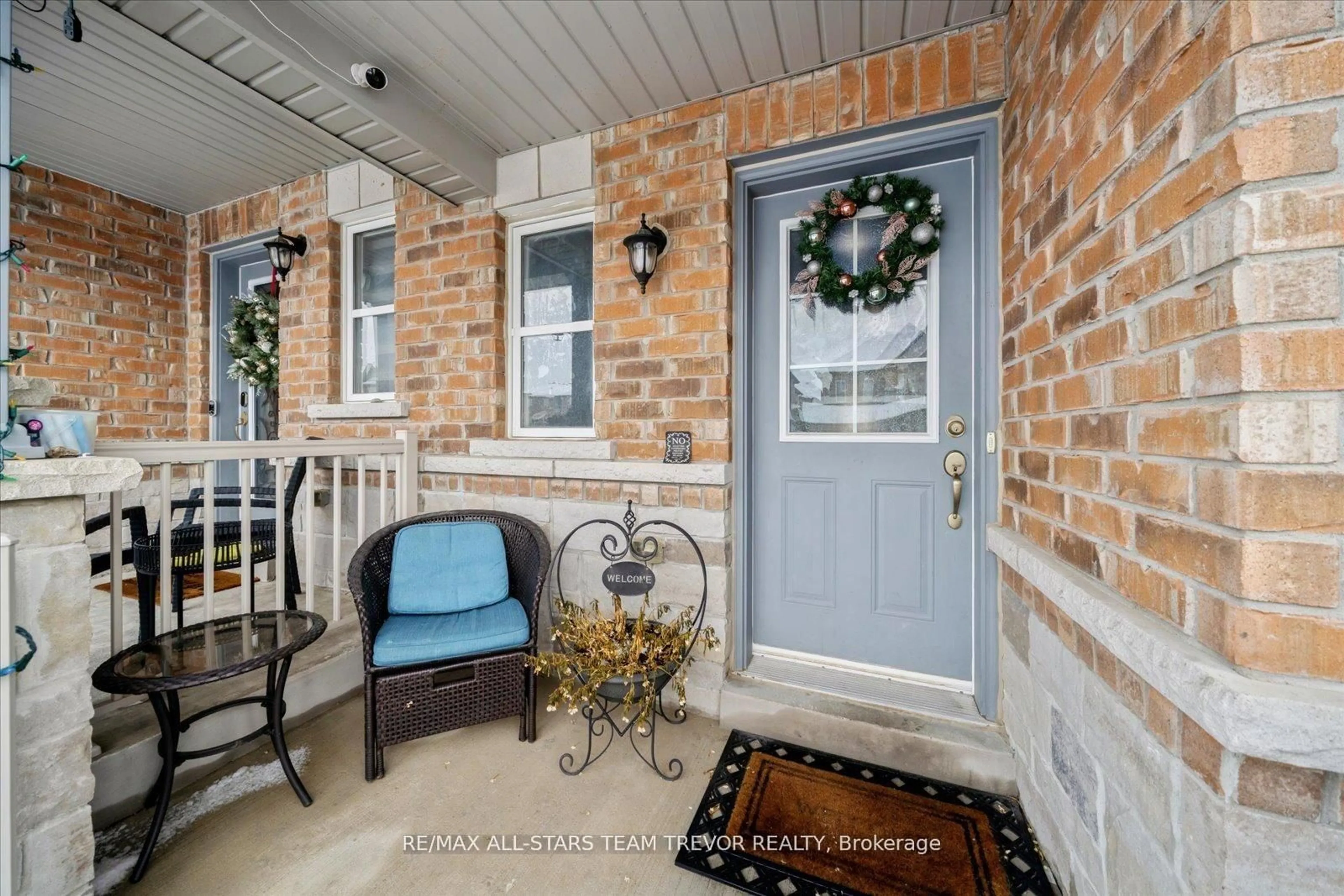 Indoor entryway for 1265 Harrington St, Innisfil Ontario L0L 1W0