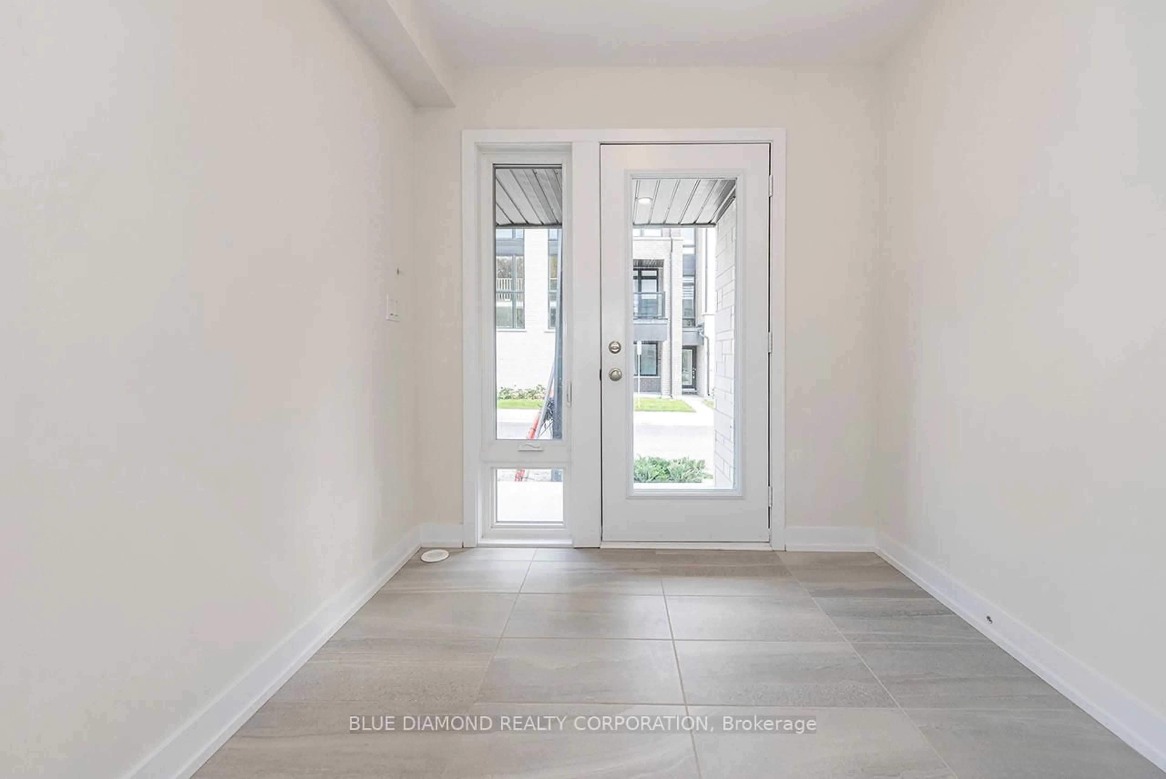 Indoor entryway for 138 Credit Lane, Richmond Hill Ontario L4E 1G9