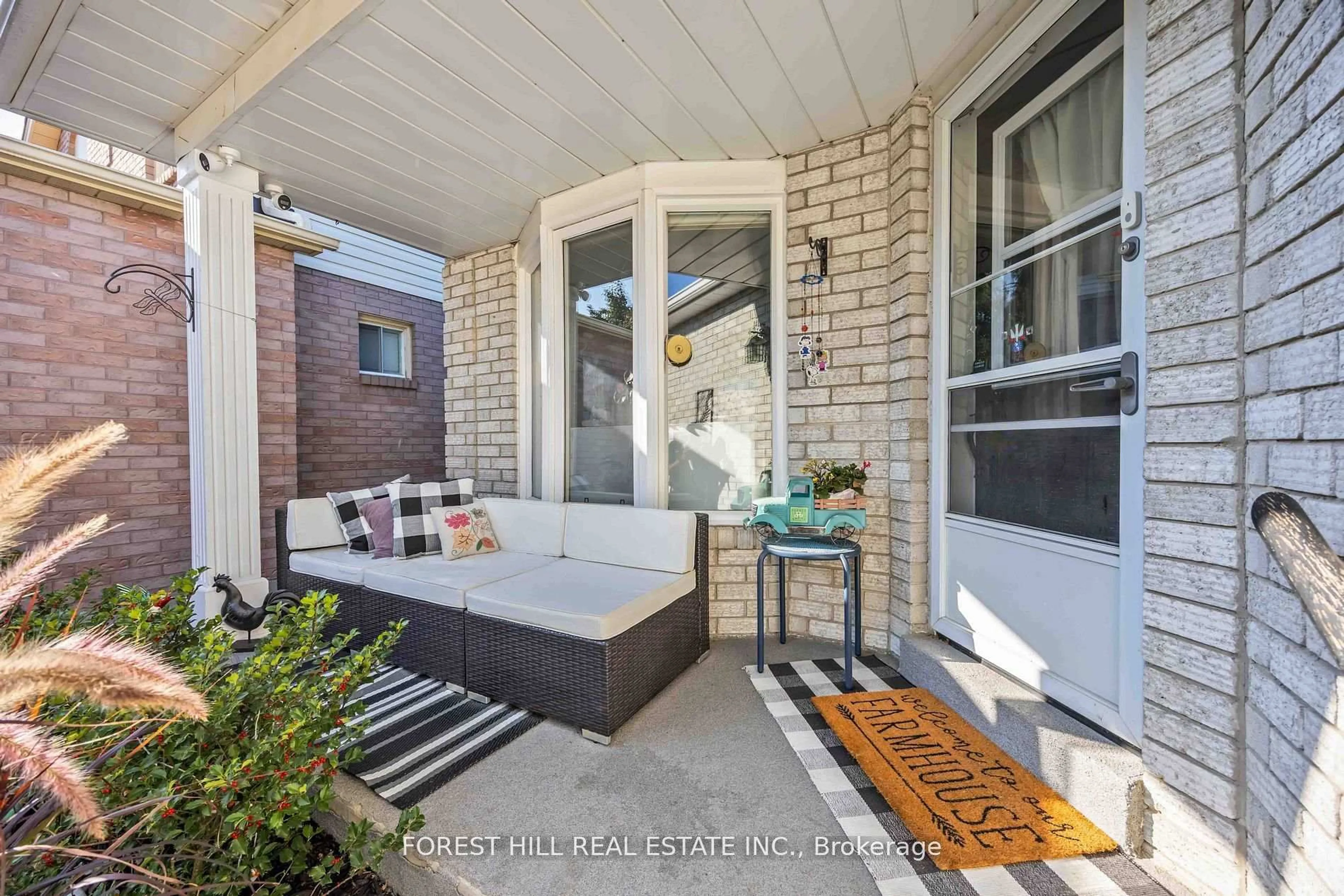 Patio, street for 101 Gray Ave, New Tecumseth Ontario L9R 1P6