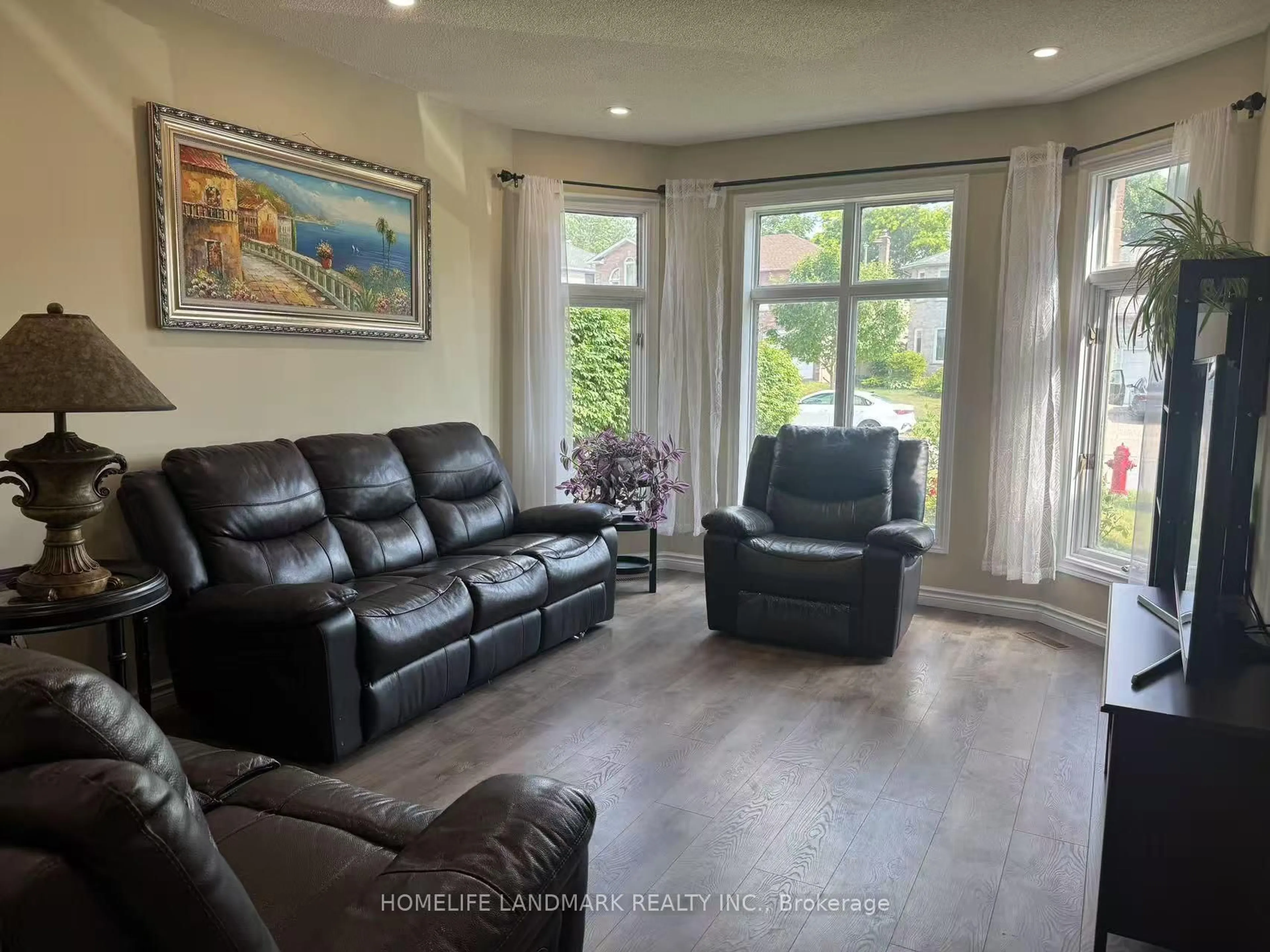 Living room with furniture, unknown for 492 Traviss Dr, Newmarket Ontario L3Y 7K5
