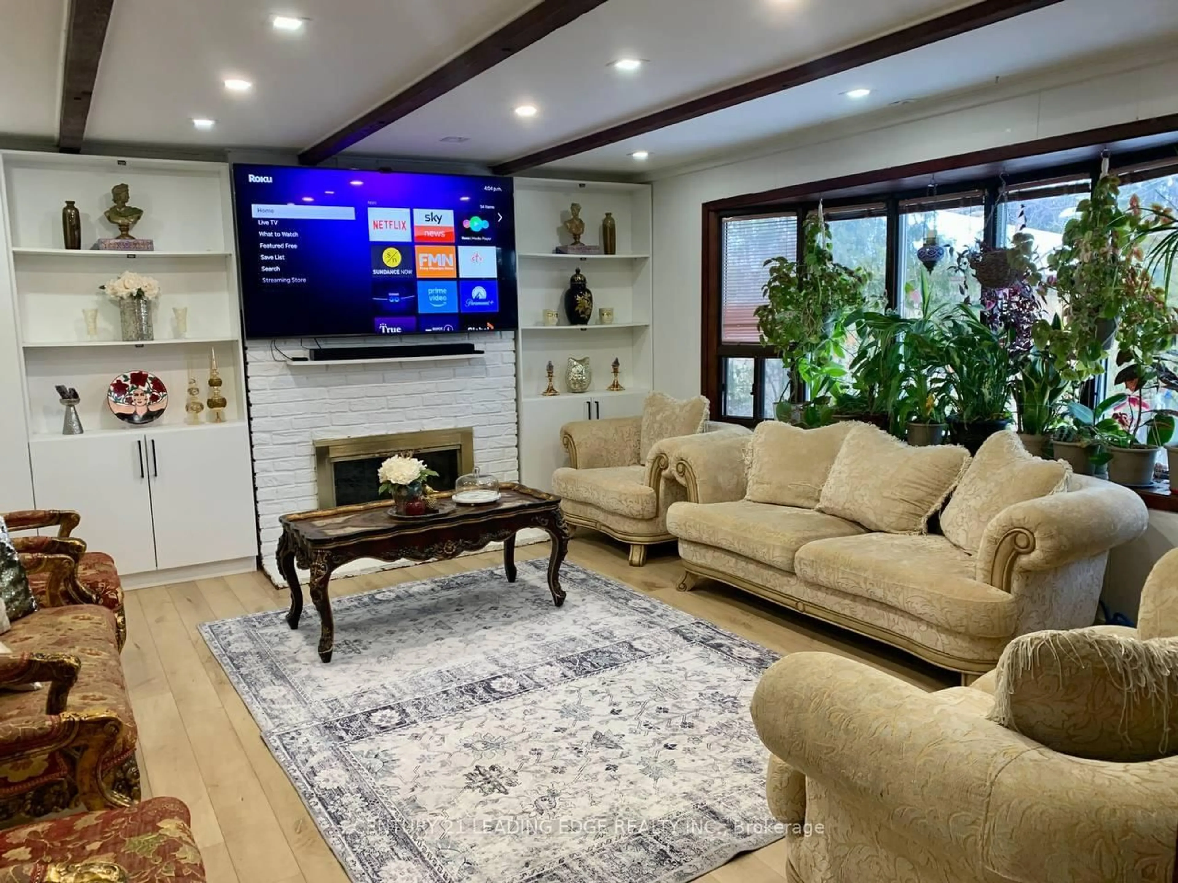 Living room with furniture, unknown for 91 Lucas St, Richmond Hill Ontario L4C 4P4