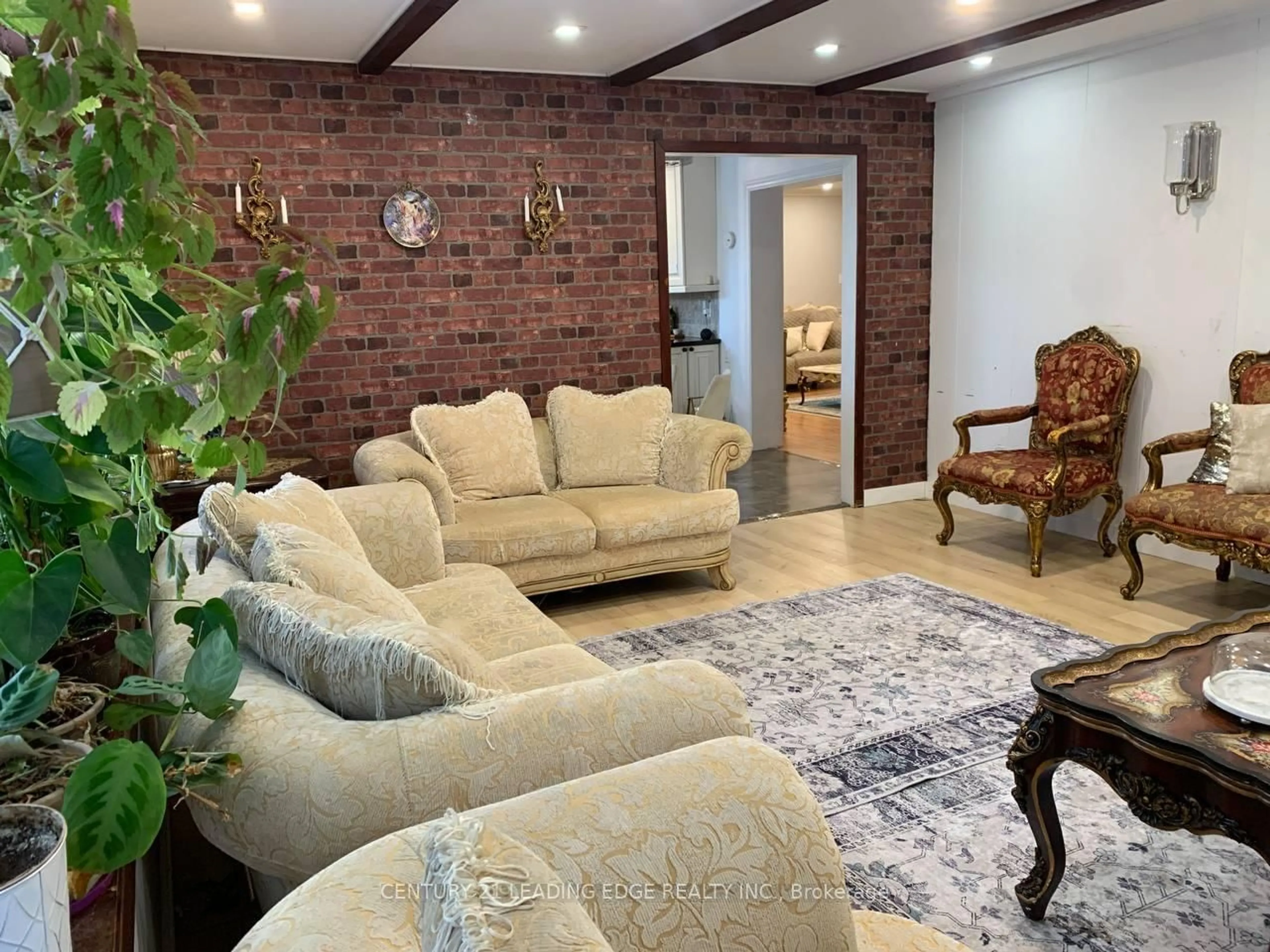 Living room with furniture, unknown for 91 Lucas St, Richmond Hill Ontario L4C 4P4