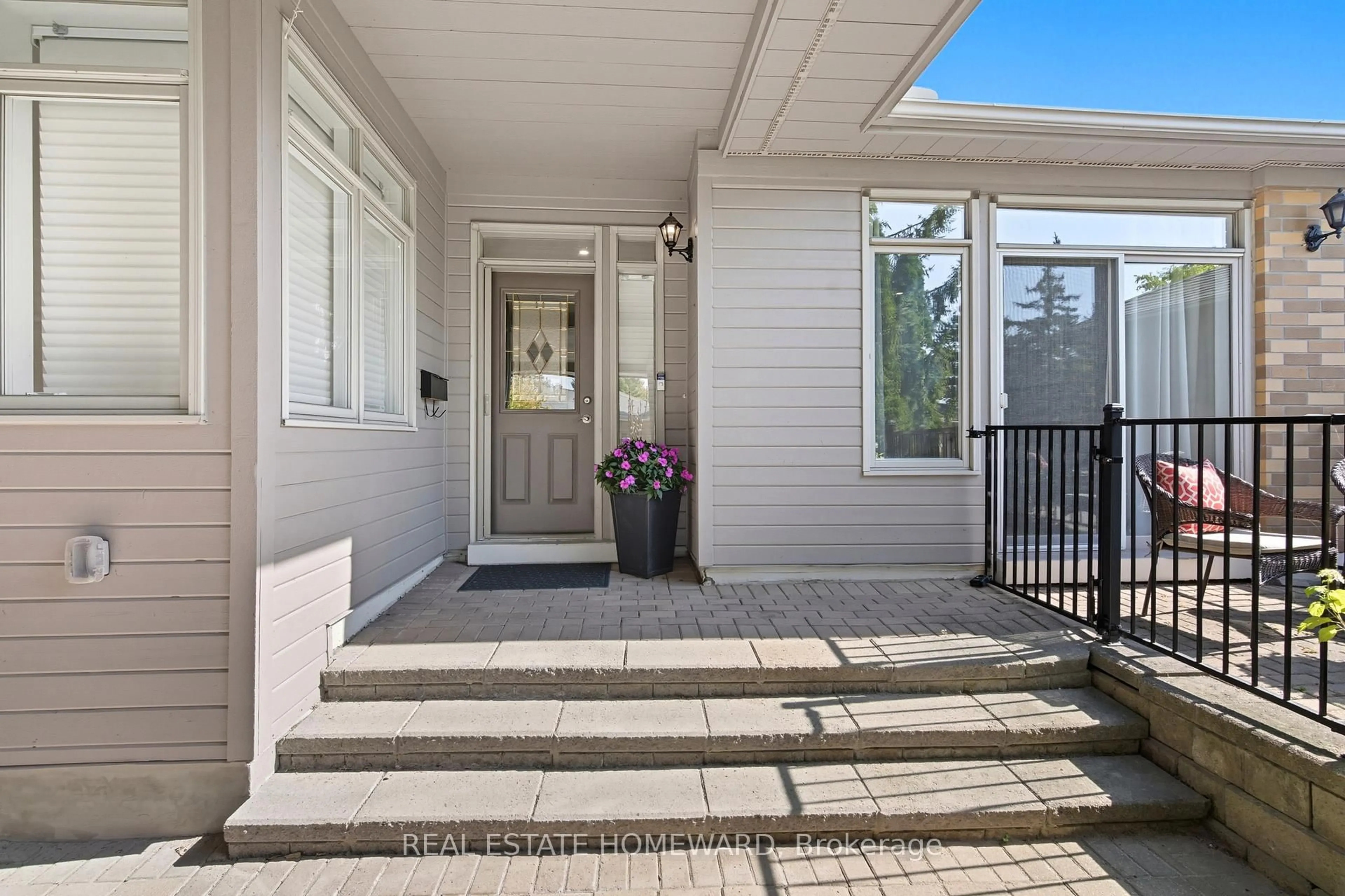 Indoor entryway for 11 Loon Harbour Way, Markham Ontario L6E 1B4