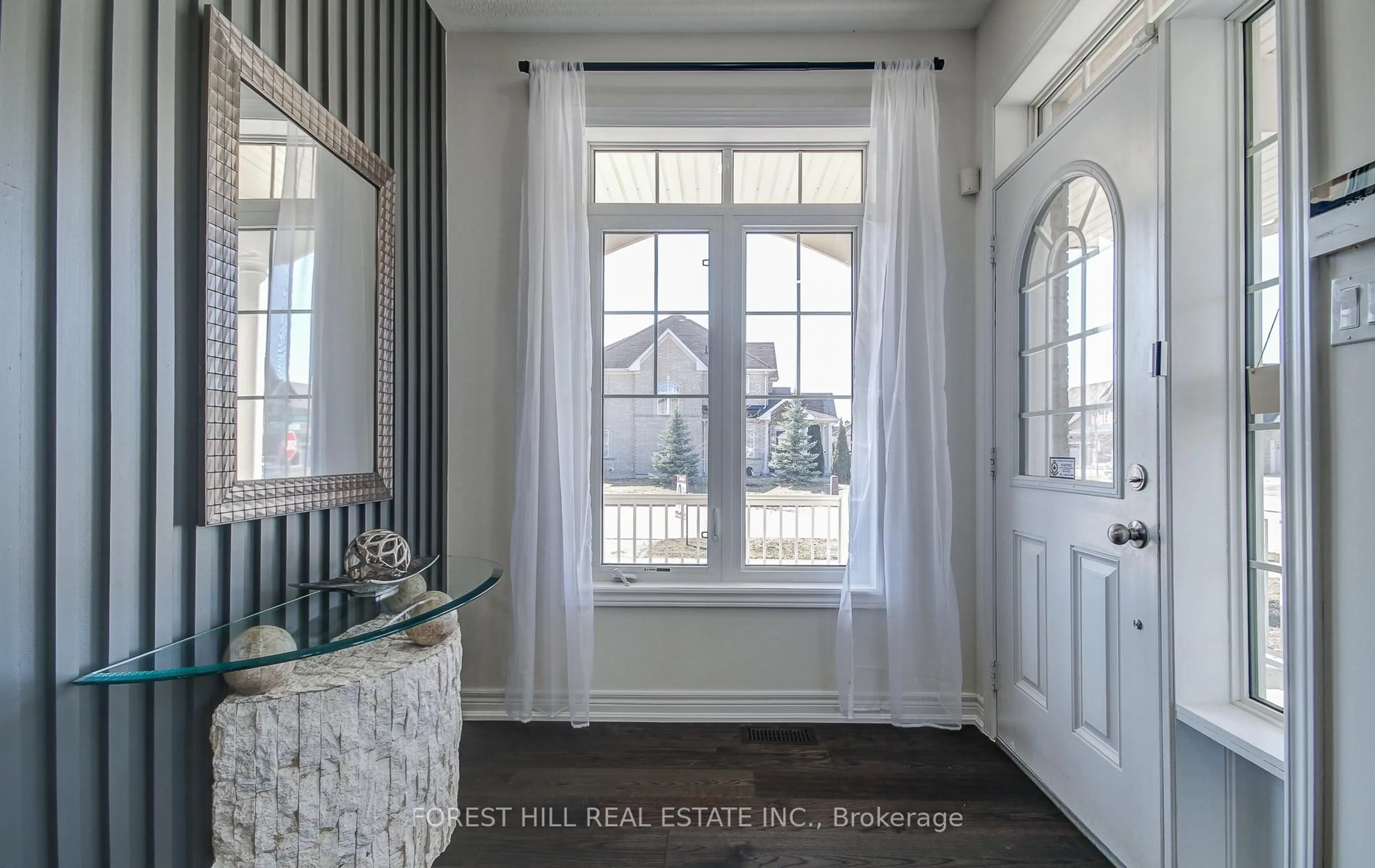 Indoor entryway for 2 Bamburg St, Georgina Ontario L0E 1R0