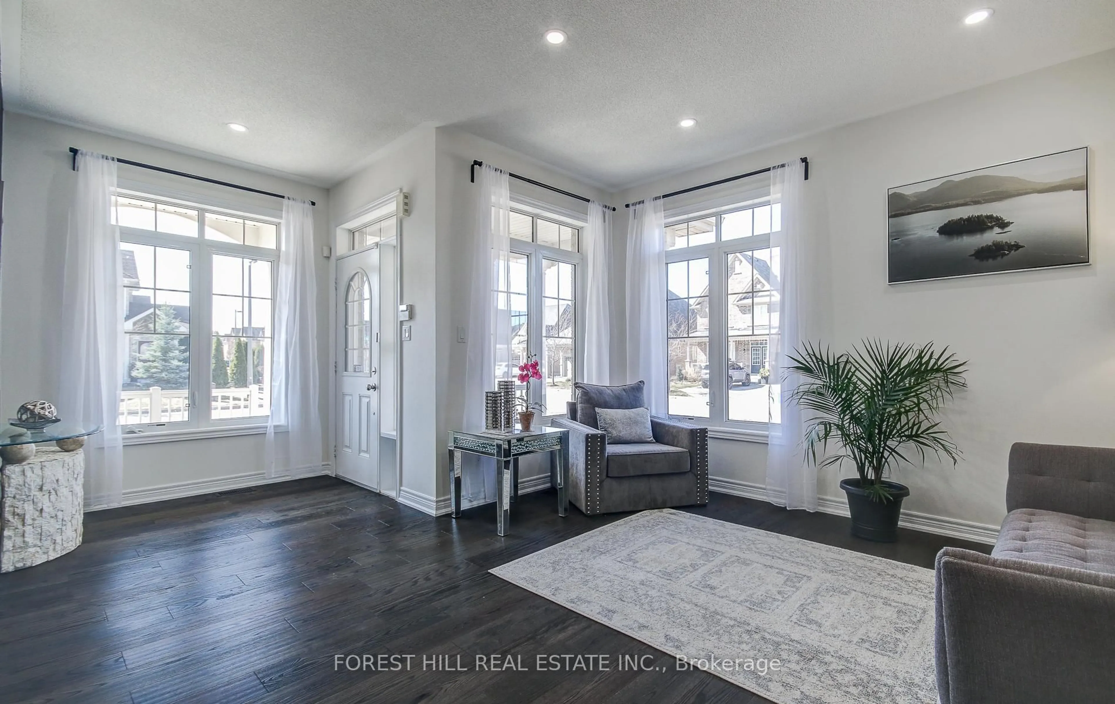 Indoor entryway for 2 Bamburg St, Georgina Ontario L0E 1R0