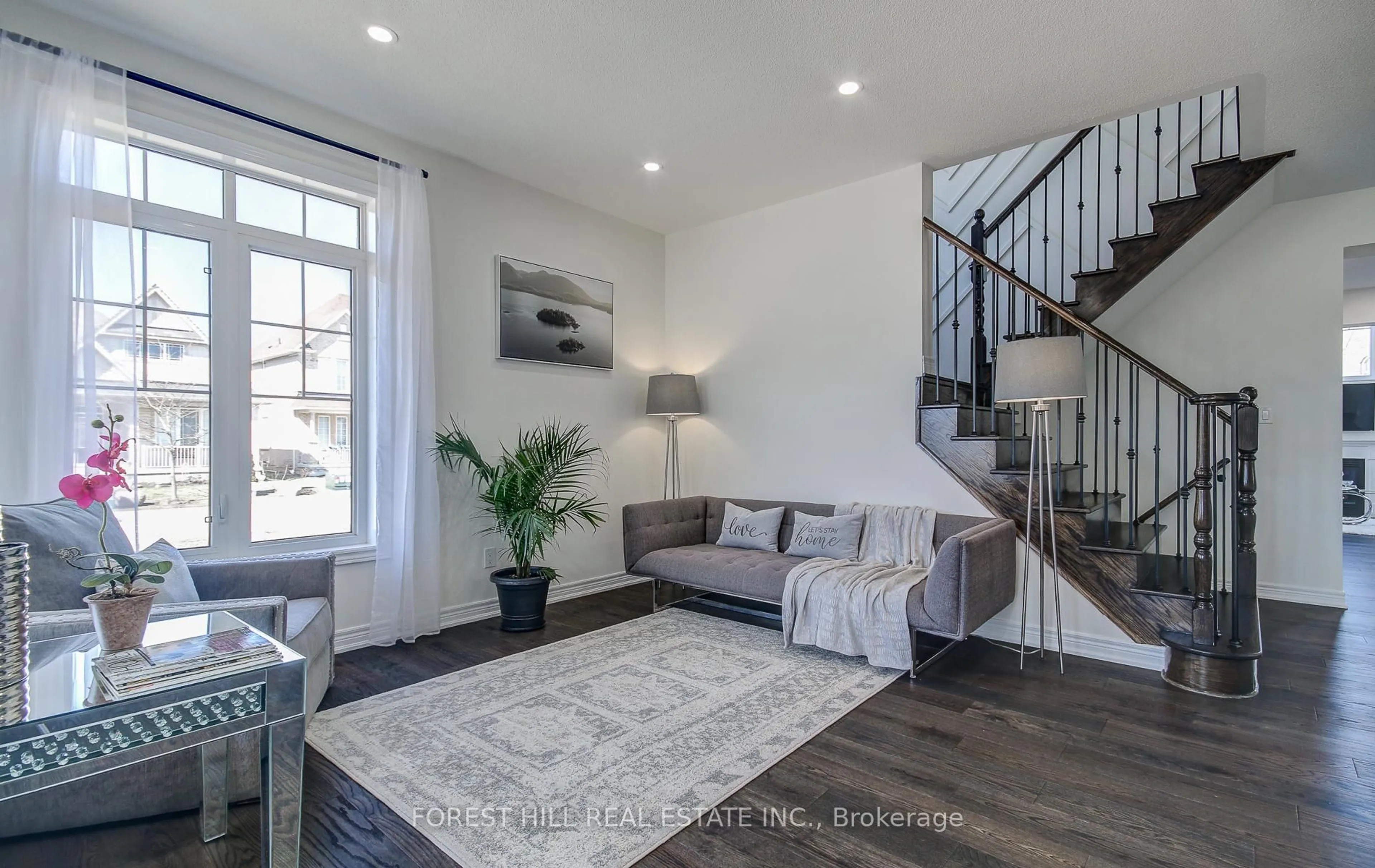 Living room with furniture, unknown for 2 Bamburg St, Georgina Ontario L0E 1R0