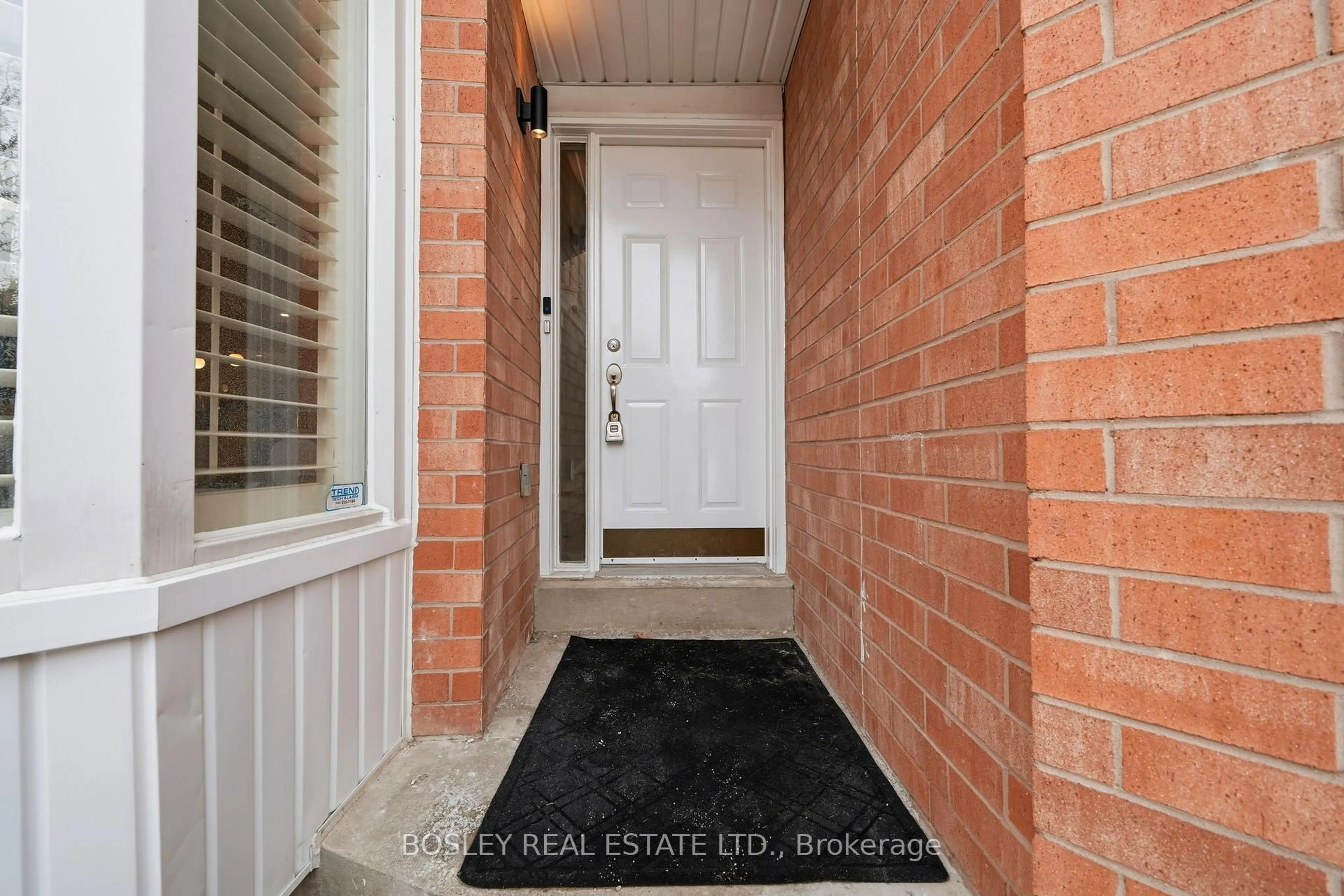 Indoor entryway for 41 Dunsmore Cres, Richmond Hill Ontario L4C 0C5