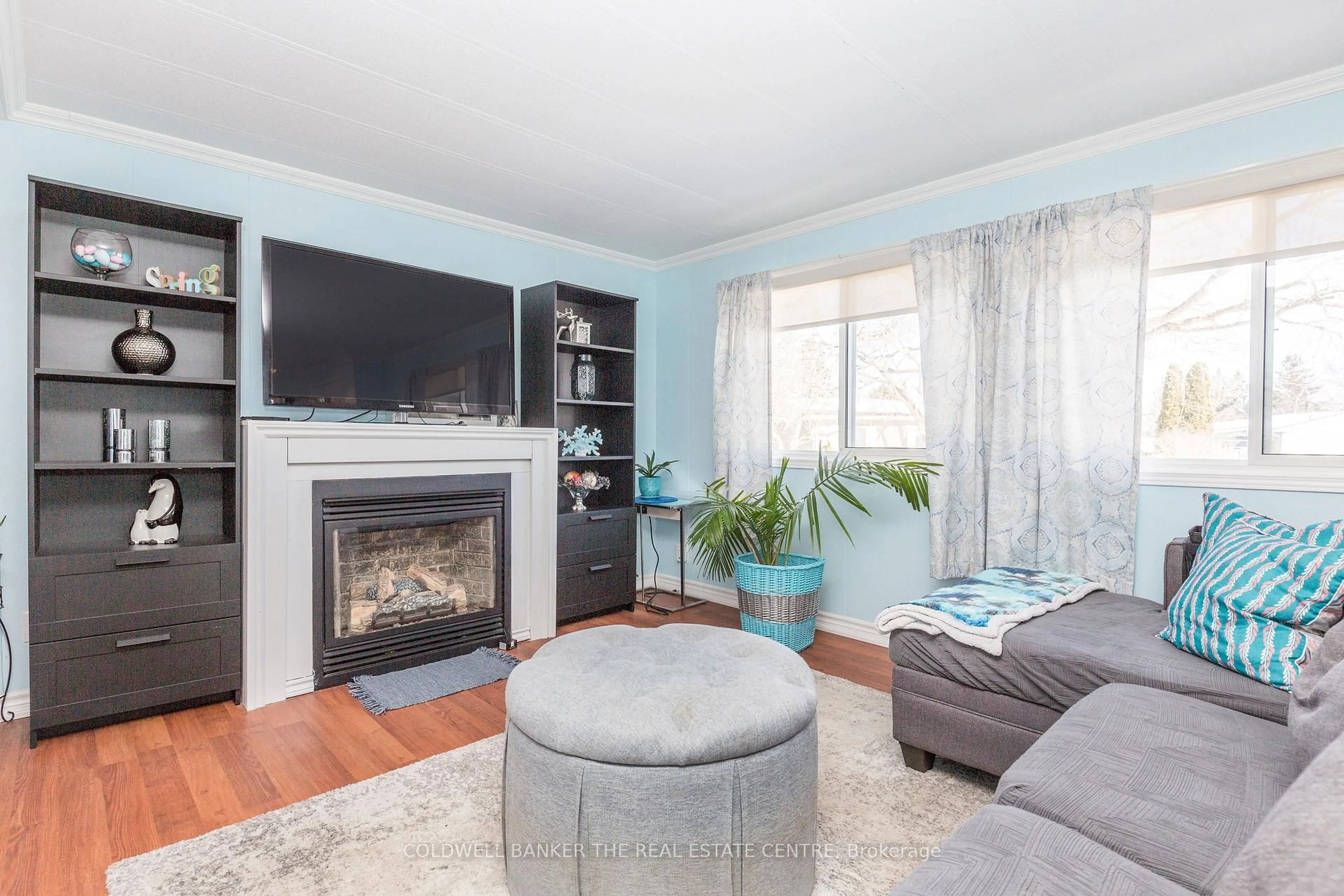 Living room with furniture, wood/laminate floor for 5 Broadway Ave, Innisfil Ontario L9S 1M9