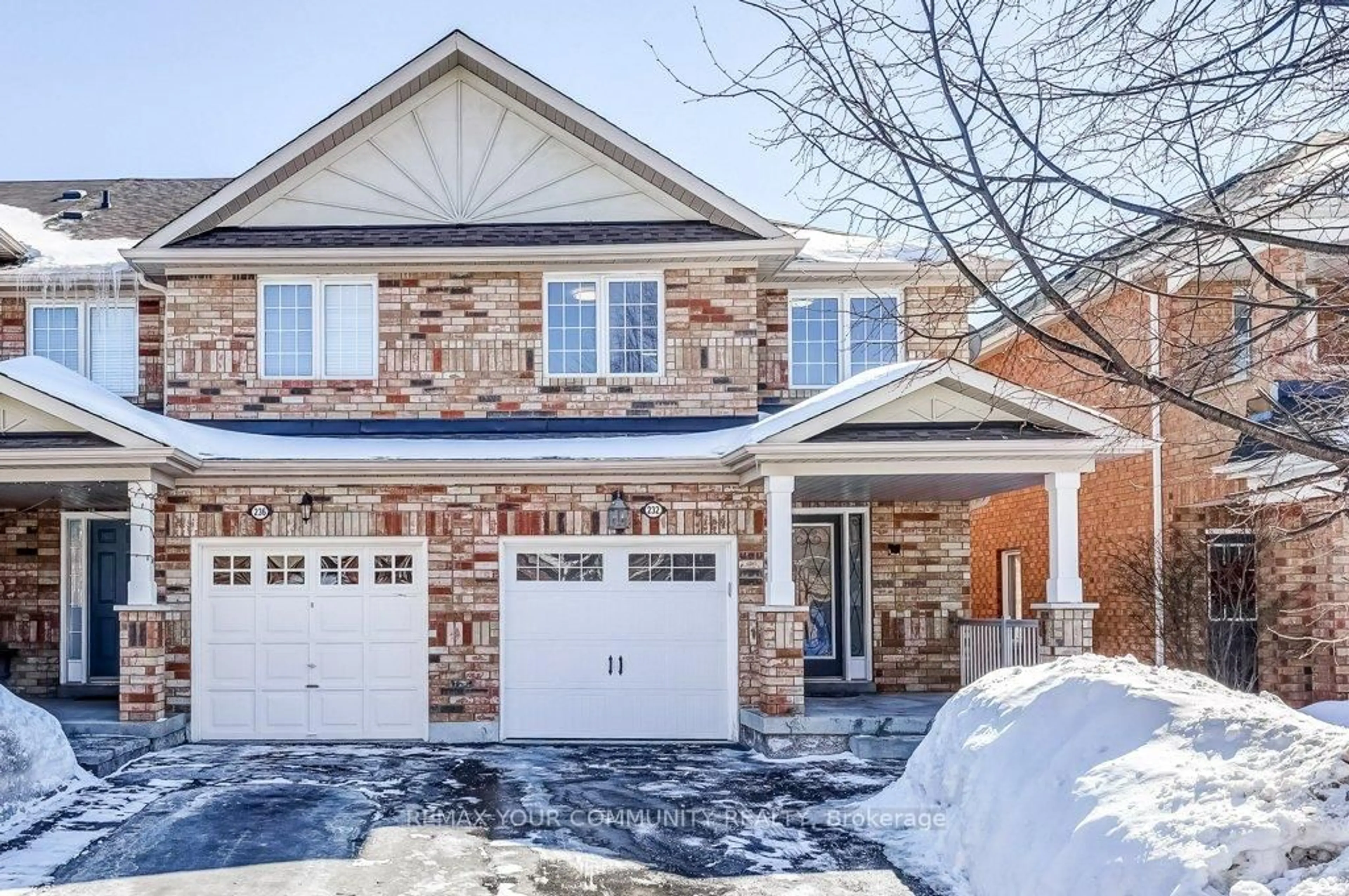 Home with brick exterior material, street for 232 Penndutch Circ, Whitchurch-Stouffville Ontario L4A 0P1