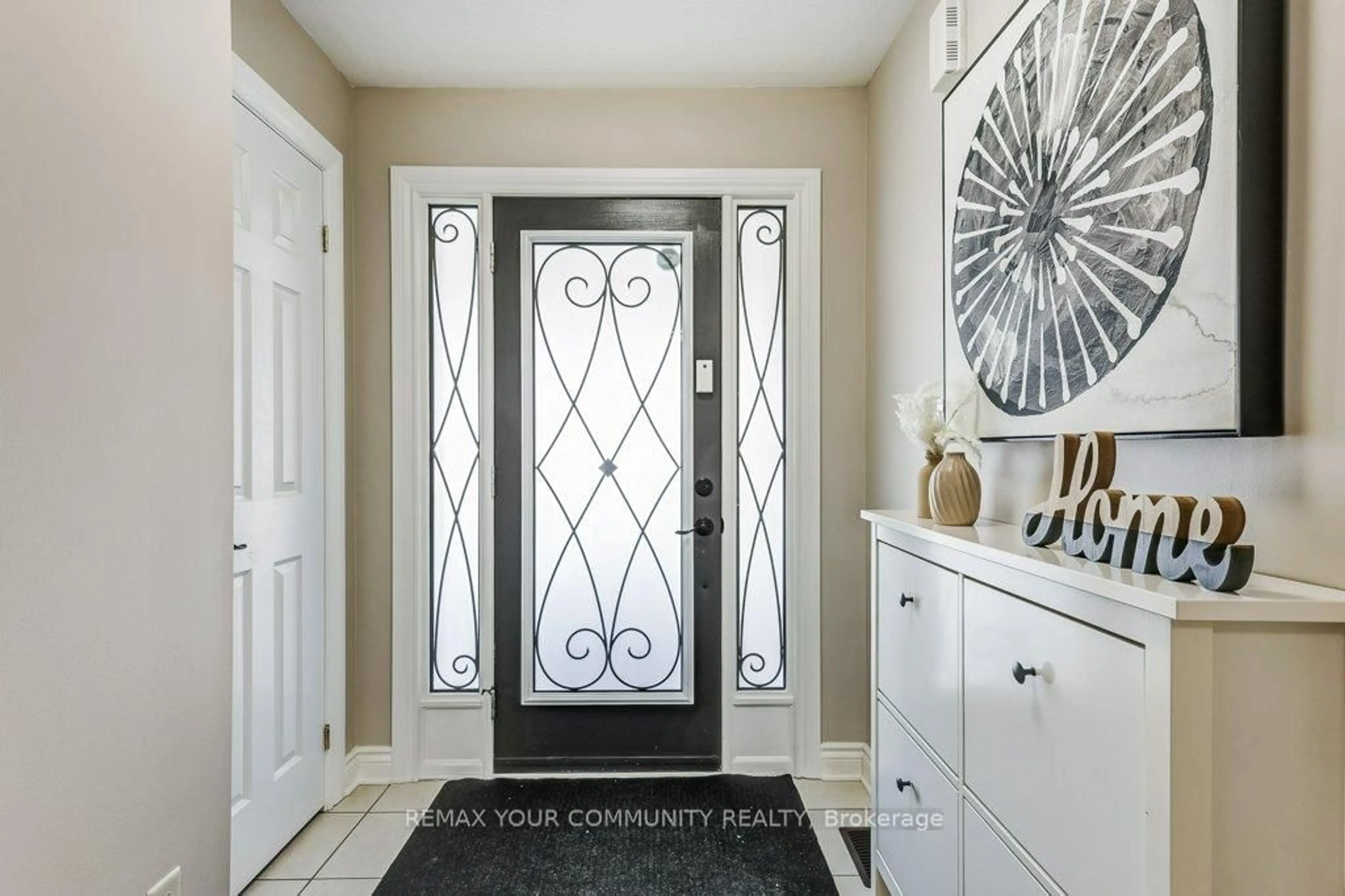 Indoor entryway for 232 Penndutch Circ, Whitchurch-Stouffville Ontario L4A 0P1